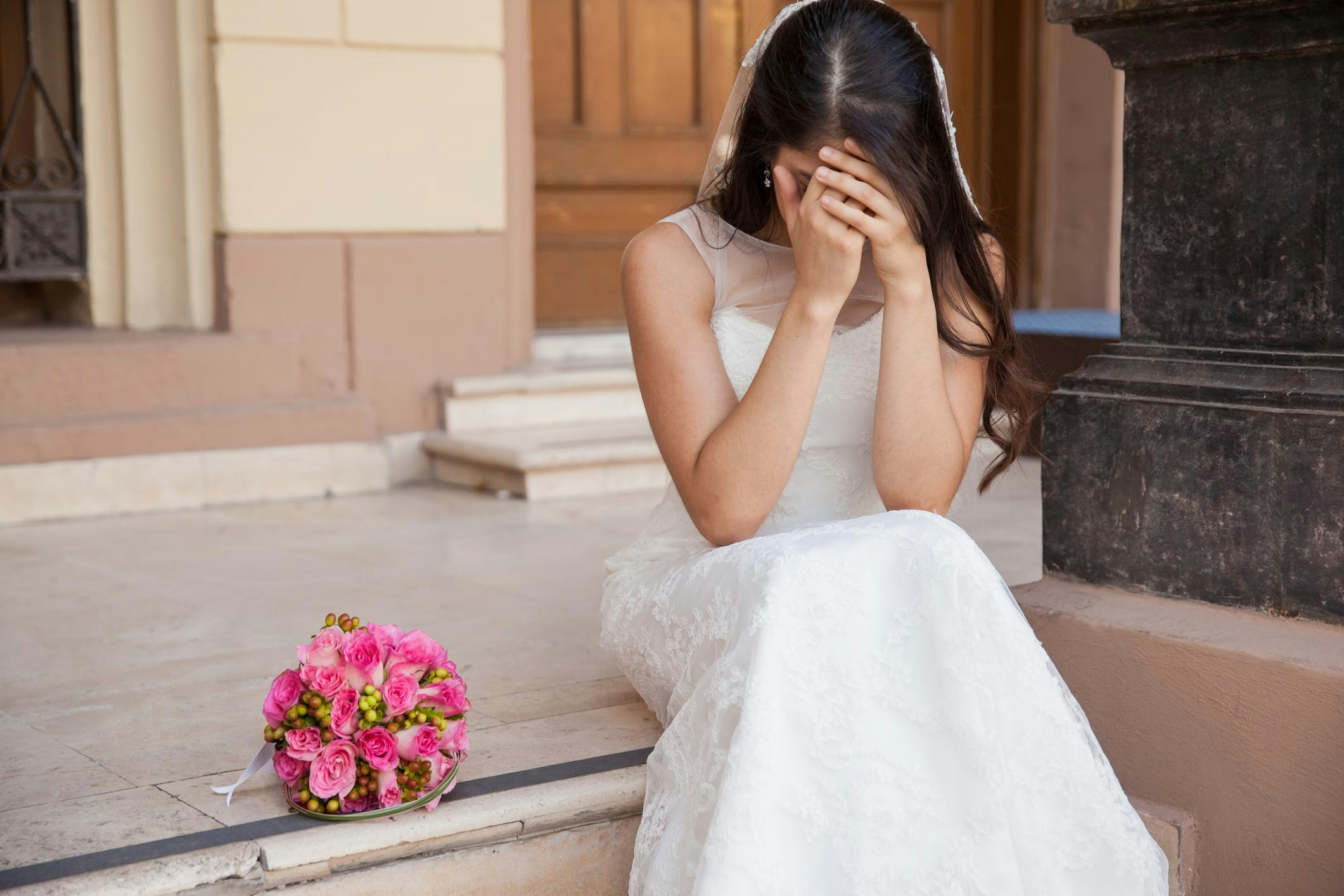 台湾1名「准新娘」于网上发文称，她在婚礼前两天，意外发现未婚夫与其伴娘「出轨」。（示意图／gettyimages）