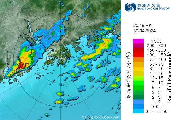 天文台的雷达图显示，在4月30日晚上近9时，珠江西面及香港东面都有雷雨区形成。（天文台图片)