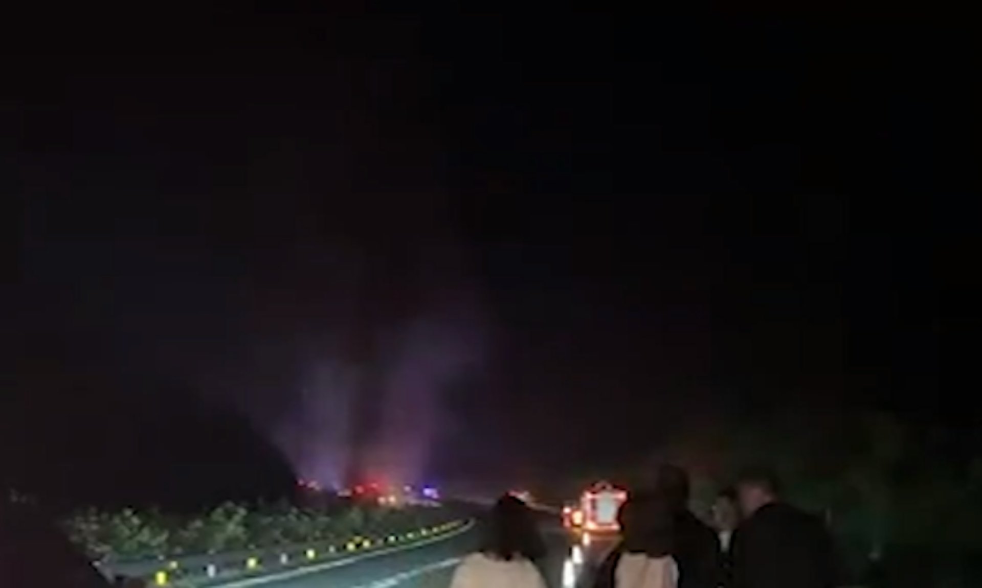 現場冒出濃煙。(影片截圖)
