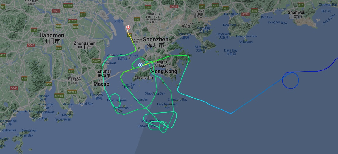 航班CX341试降落两次失败，以较崎岖路线在空中盘旋约两小时才改降深圳宝安机场。（flightradar截图）