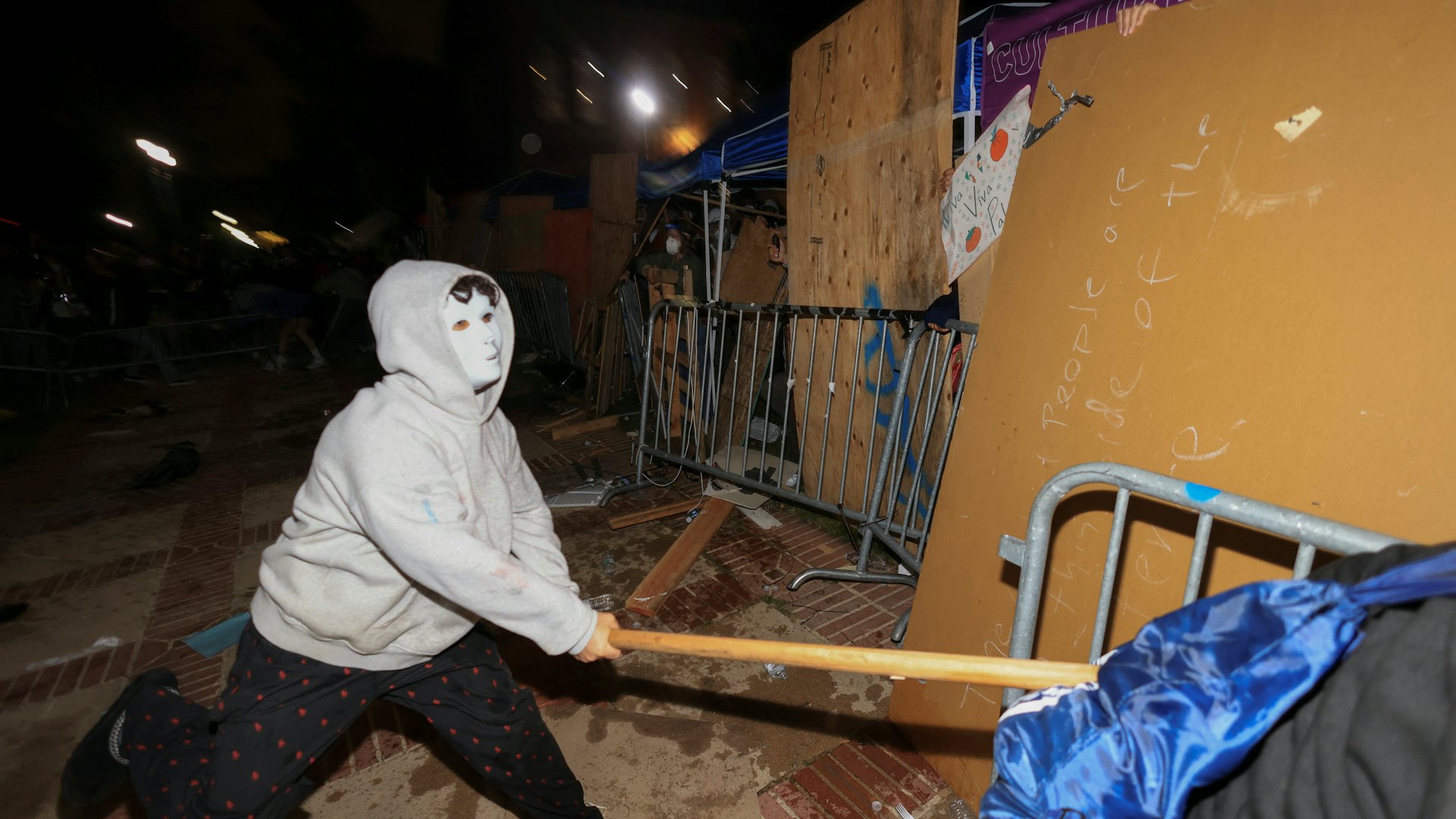 美國校園挺巴浪潮持續 多州爆警民衝突 美媒:逾1600人被捕 美國校園挺巴浪潮持續 多州爆警民衝突 美媒:逾1600人被捕