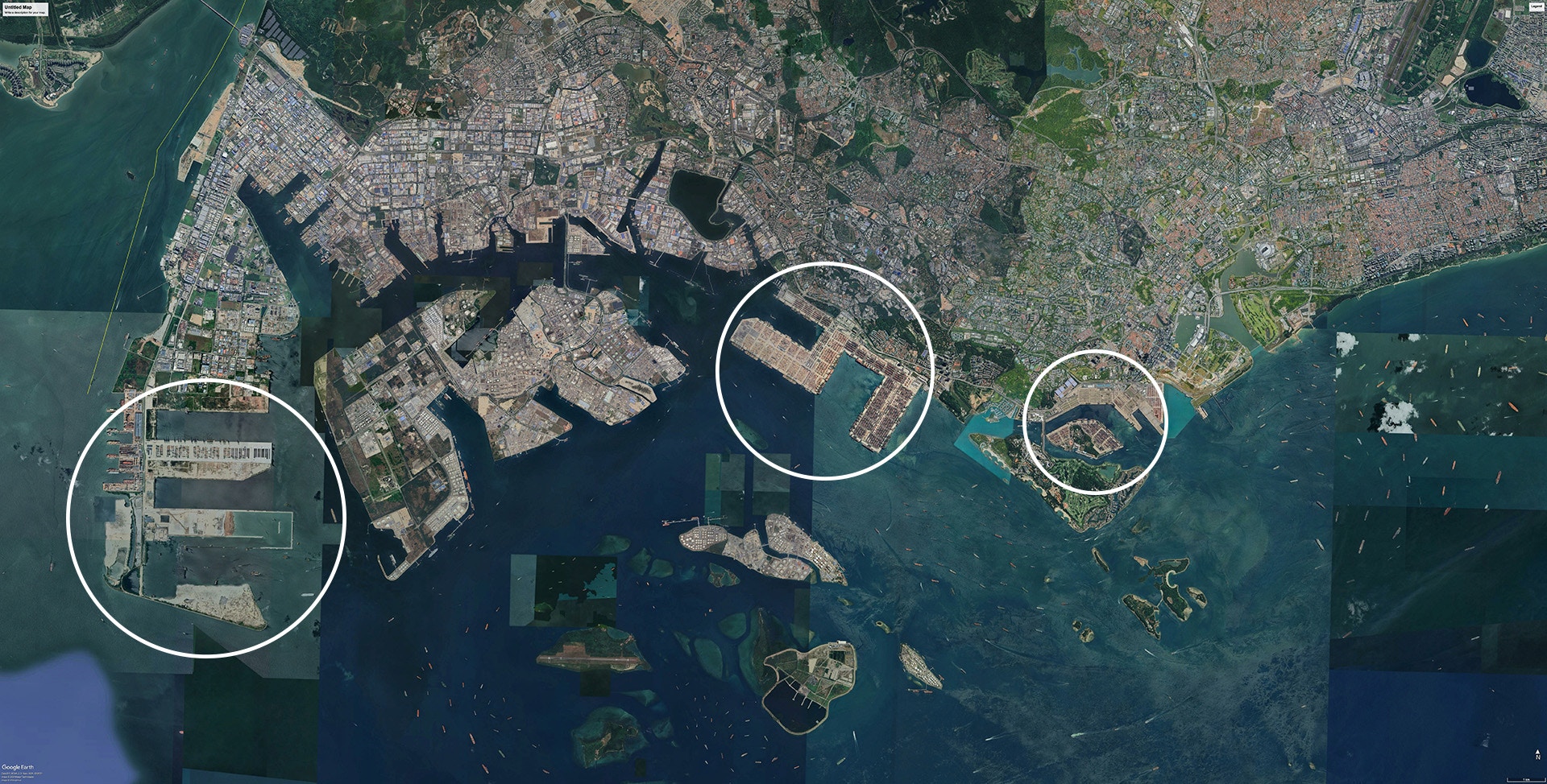 新加坡城市码头（City Terminals）位于闹市（右圈），巴西班让码头（Pasir Panjang Terminal）亦邻近市区（中圈），两个码头即将停用。「大士超级港」（Tuas Mega Port）位于西部填海区（左圈），第一期已启用。（Google Earth）