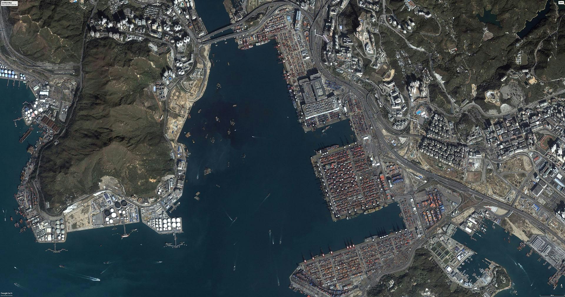 2000年12月，香港葵青货柜码头卫星图。（Google Earth）