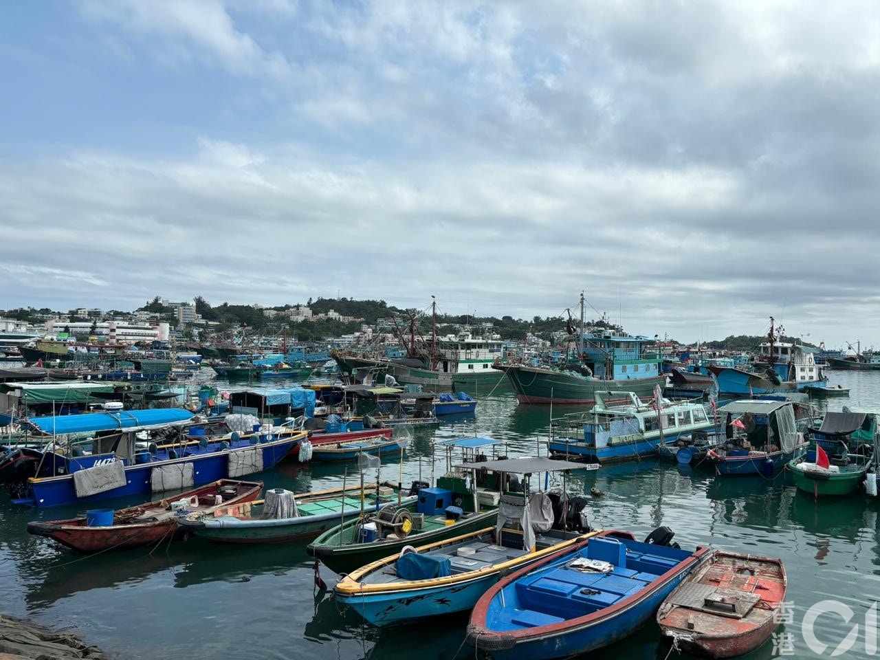 有不少內地旅客在五一假期的最後一天，選擇到離島的長洲旅遊、漫步生活。（梁祖兒攝）