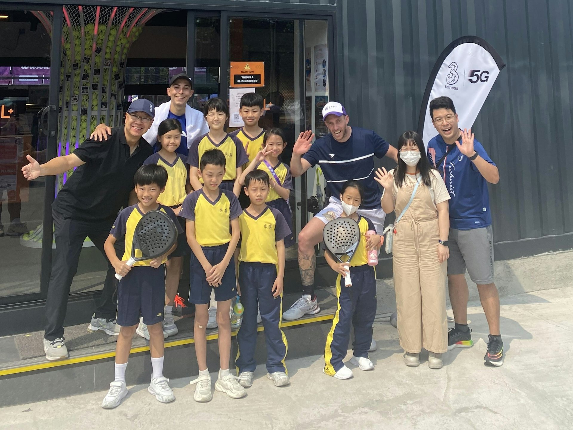 學生學習新興運動板式網球。(馮家俊校長提供) 學生學習新興運動板式網球。(馮家俊校長提供)