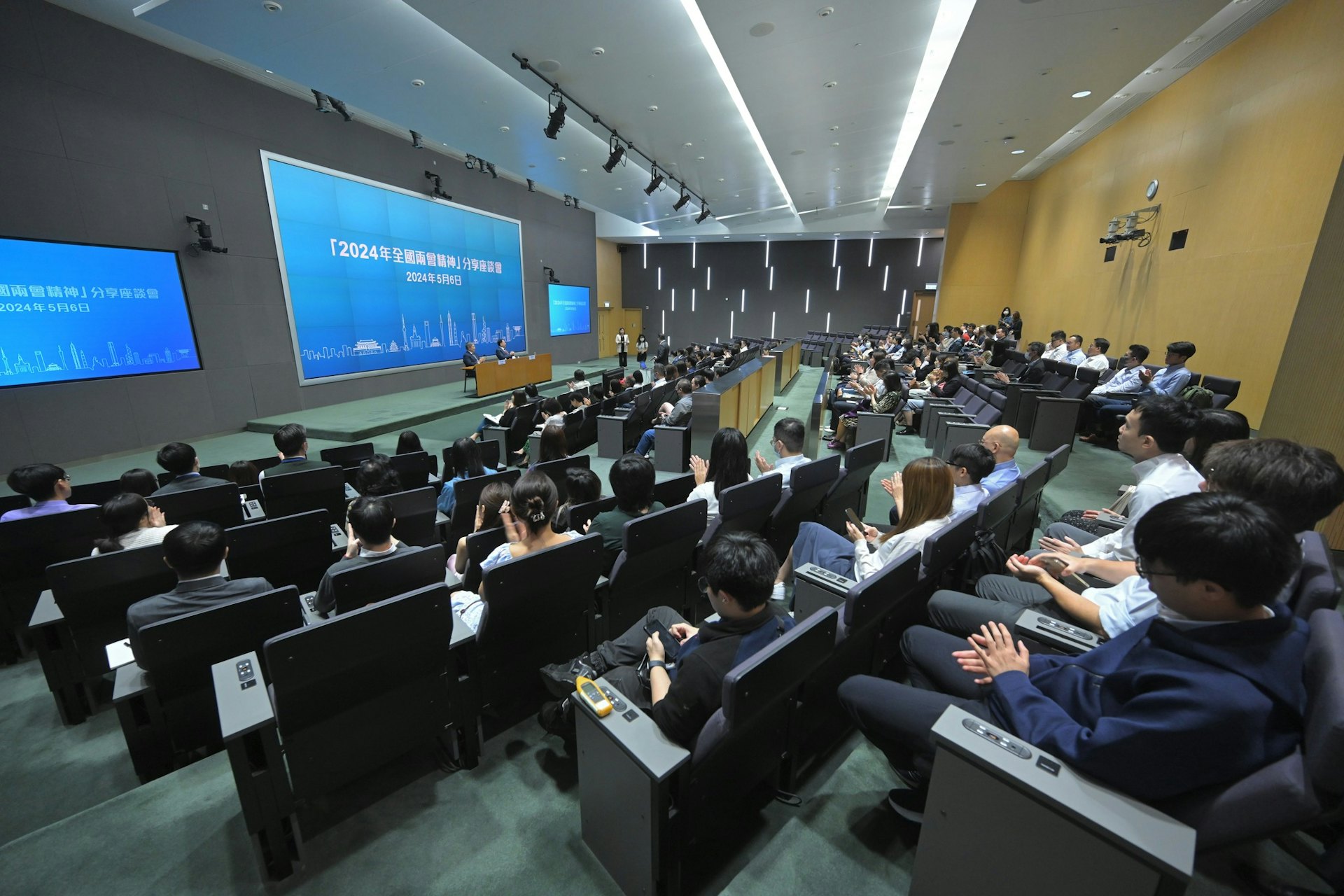 陳國基偕同卓永興向政務司司長辦公室員工分享兩會精神(陳國基FB圖片) 陳國基偕同卓永興向政務司司長辦公室員工分享兩會精神(陳國基FB圖片)
