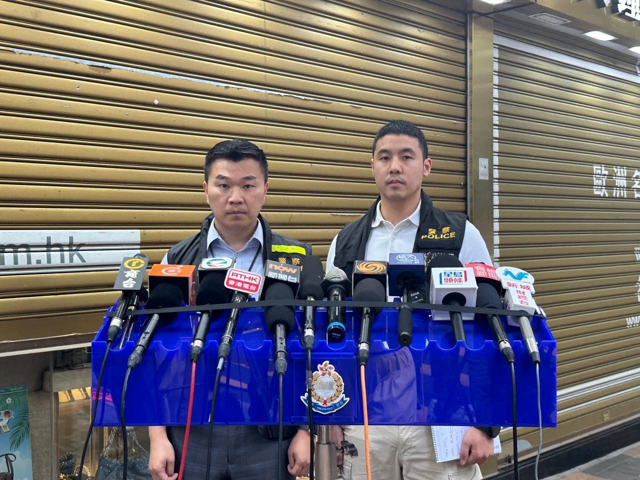 西九龙总区刑事部（行动）警司贾锦琳称，5名匪徒都是南亚裔人士。（罗敏妍摄）