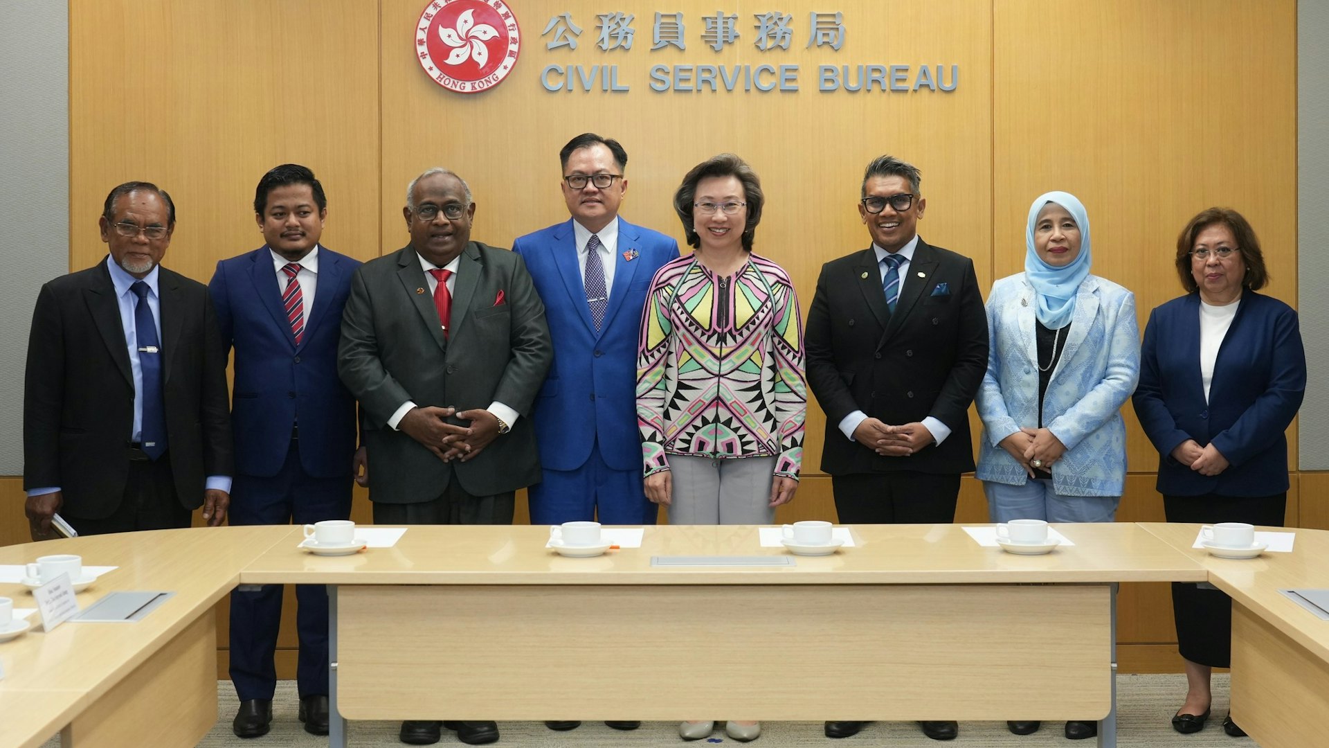 楊何蓓茵晤馬來西亞上議院代表團 就公務員管理及培訓交流 楊何蓓茵晤馬來西亞上議院代表團 就公務員管理及培訓交流