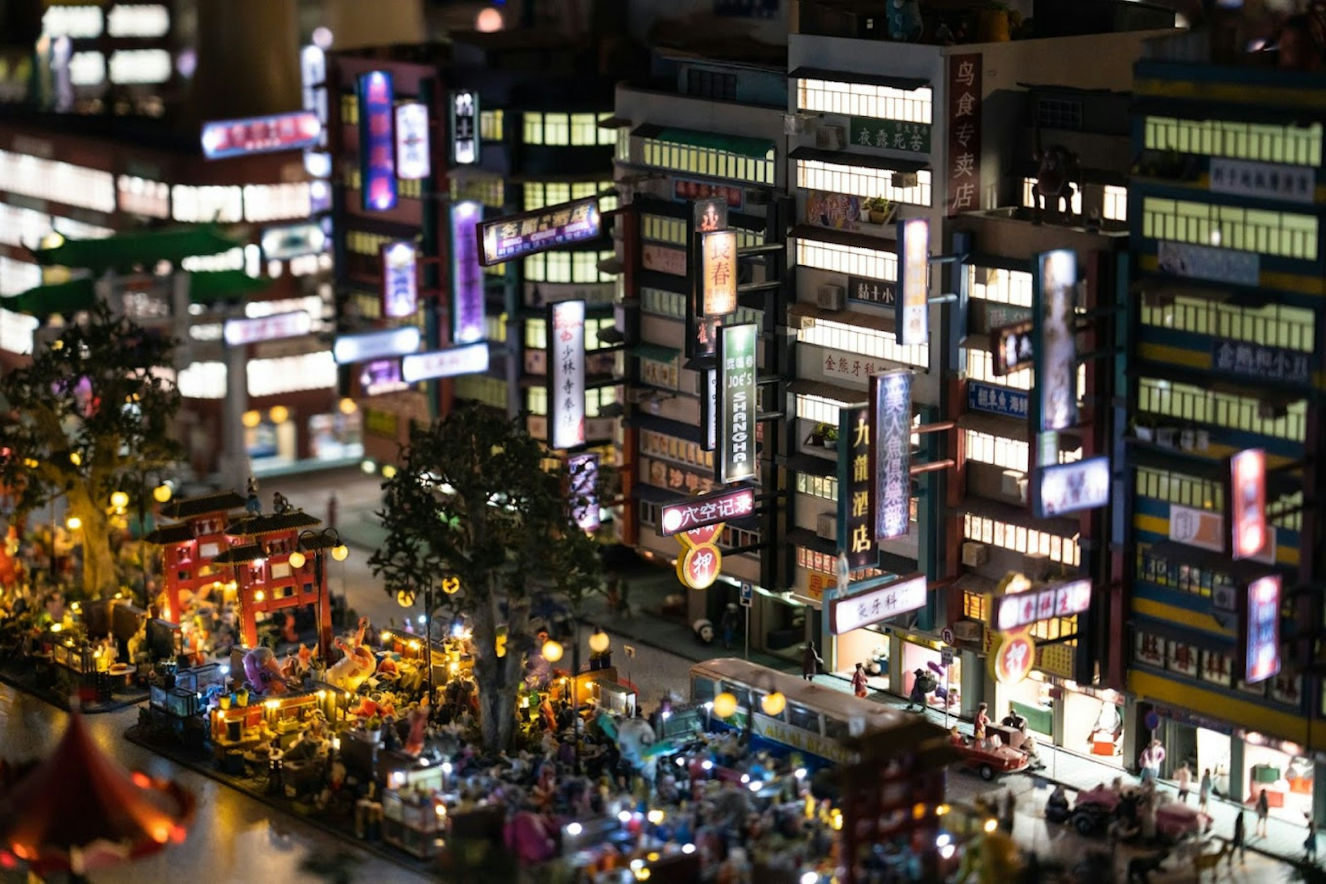 東京 Small Worlds Tokyo 迷你世界博物館(圖片來源:Small World Miniature Museum) 日本景點|2025東京新景點16選!新商場HARAKADO/迪士尼新園區/史努比博物館
