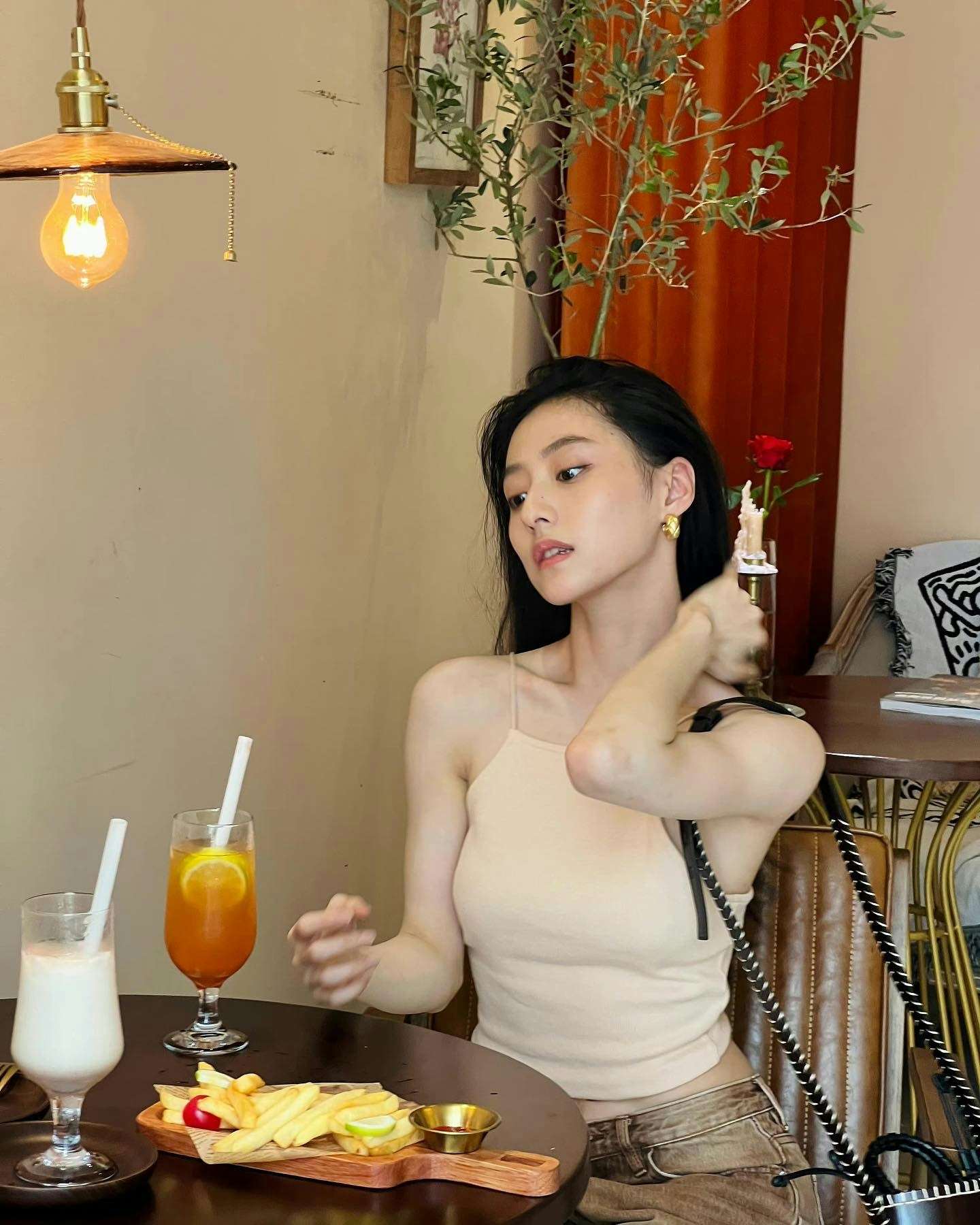 中國23歲新生代女星胡連馨（IG@hulianxiner_）