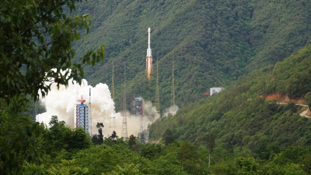 長征三號乙運載火箭今發射 中國首顆中軌寬帶通信衛星升空 長征三號乙運載火箭今發射 中國首顆中軌寬帶通信衛星升空