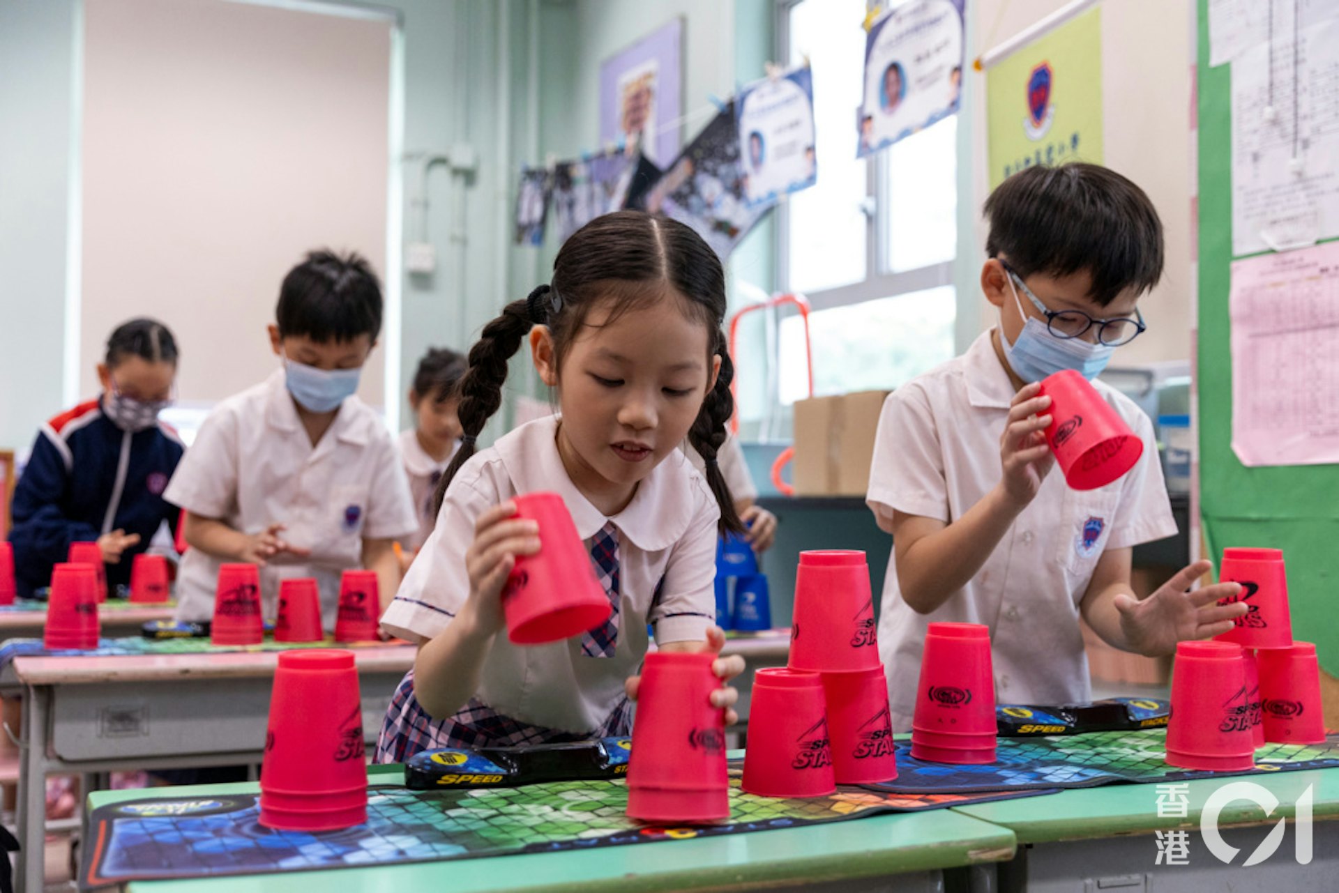 聖公會基愛小學的的多元智能課亦有多個項目,包括中二學生會參加速疊杯。(陳葦慈攝) 聖公會基愛小學的的多元智能課亦有多個項目,包括中二學生會參加速疊杯。(陳葦慈攝)