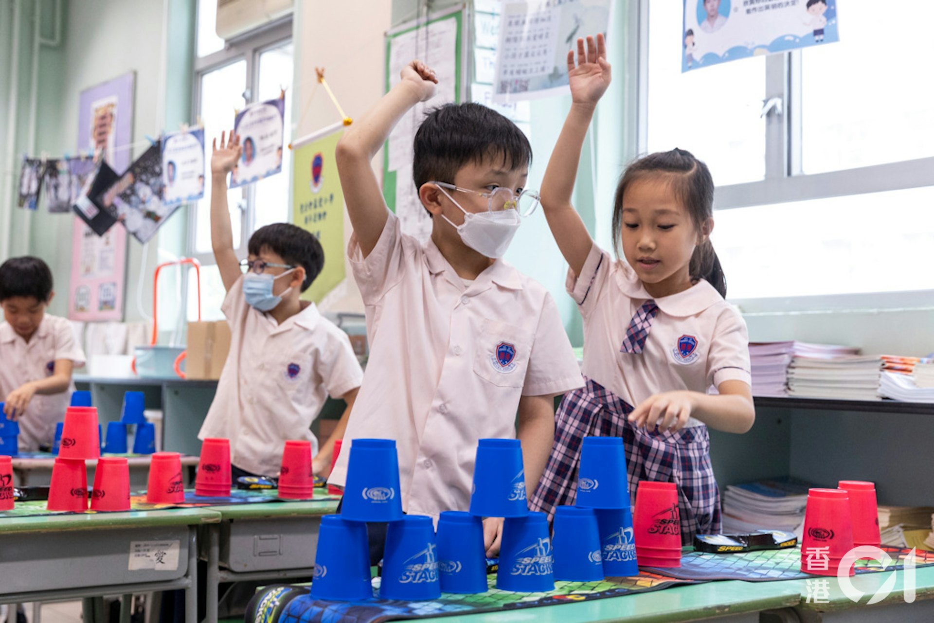 聖公會基愛小學設有多個項目,圖為小二學生參加速疊杯。(陳葦慈攝) 聖公會基愛小學設有多個項目,圖為小二學生參加速疊杯。(陳葦慈攝)