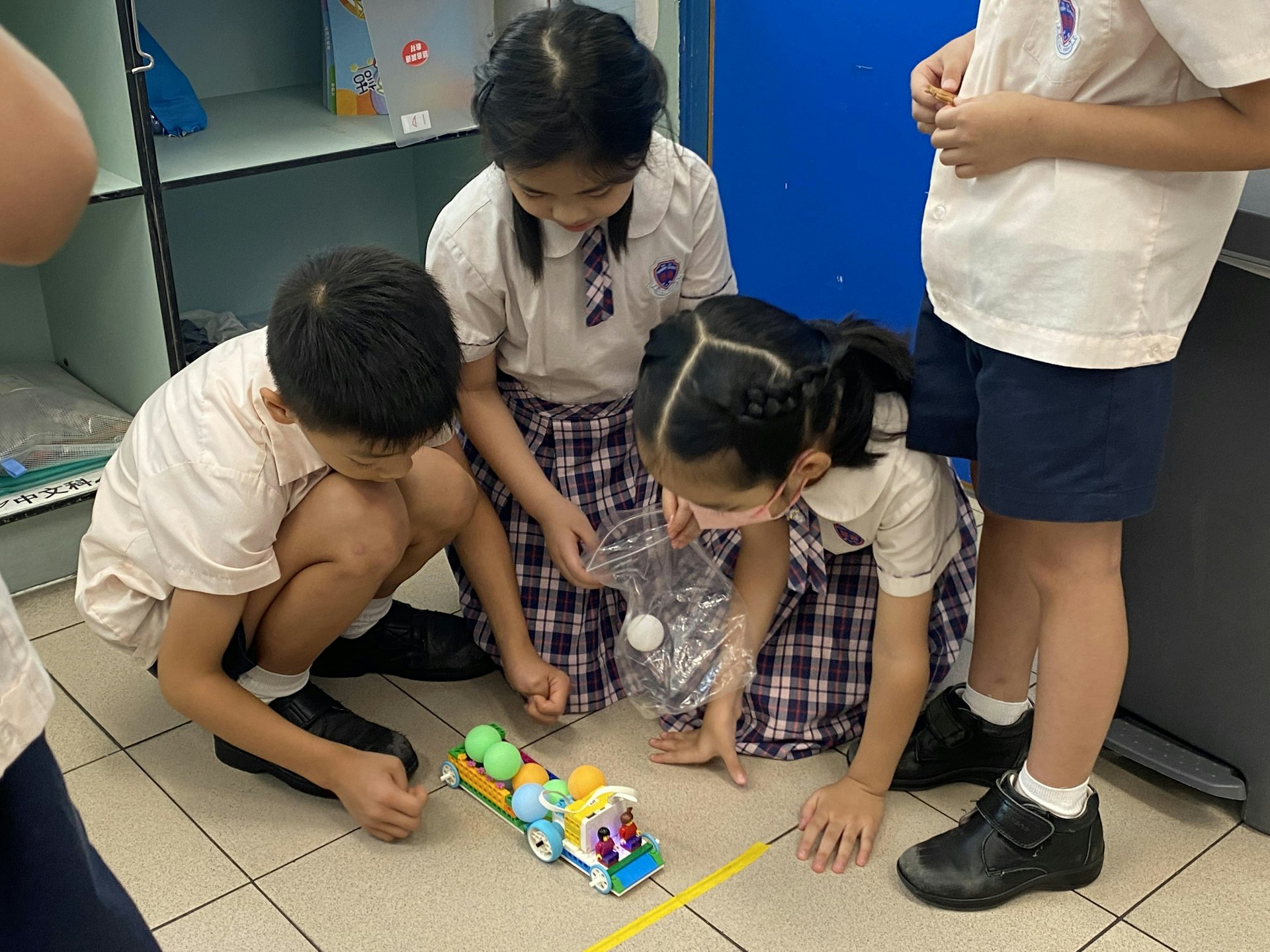 學校設計「動手做」的任務,讓他們實踐所學。(張樂霈校長提供) 學校設計「動手做」的任務,讓他們實踐所學。(張樂霈校長提供)