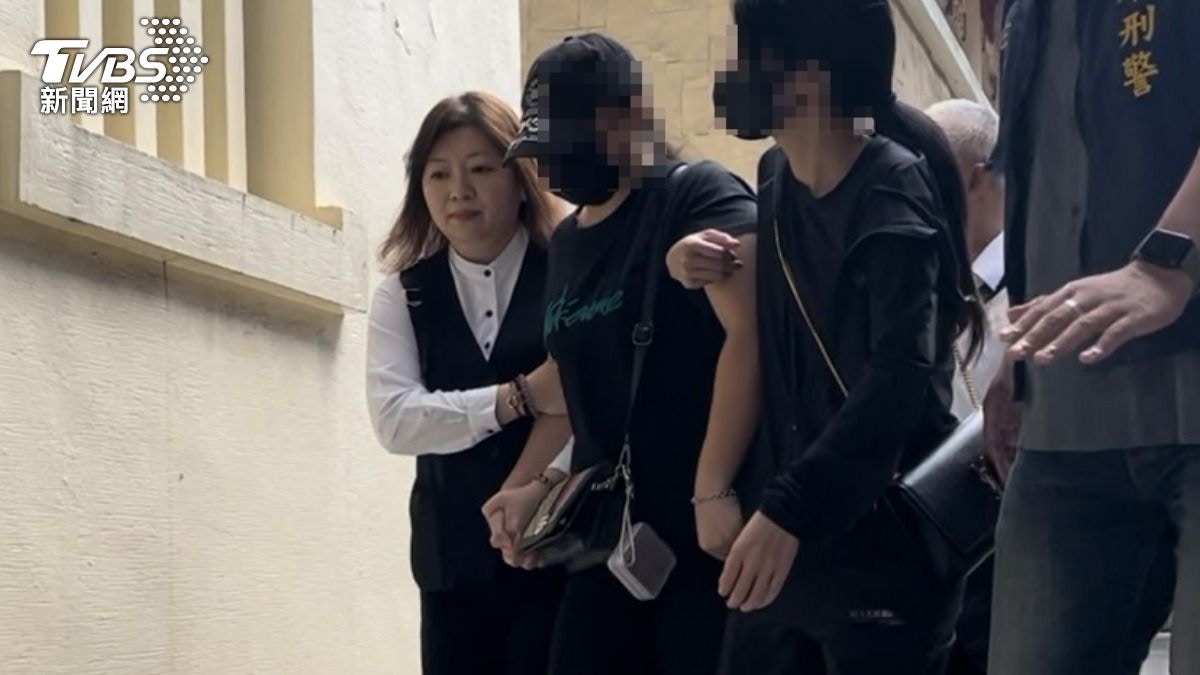 刘姓老妇的大女儿将近一个星期联系不上母亲，前往母亲住处发现3人死亡。（TVBS新闻网）