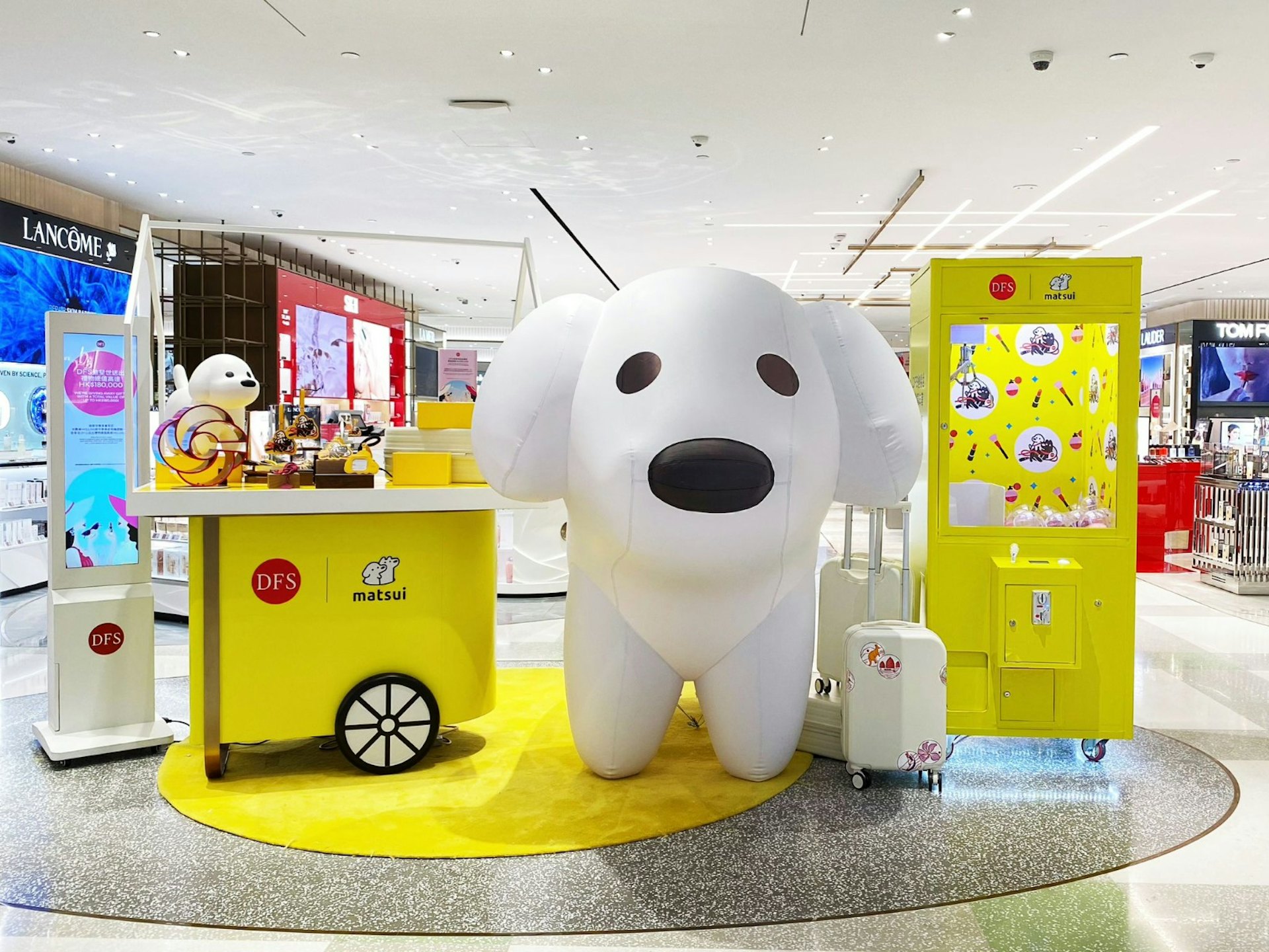 5月31日前,凡消費滿指定金額,即可獲贈迪斐世香港銅鑼灣店限定的DFS x matsui旅行主題貼紙或行李牌,週末可享刻字服務。(DFS) 5月31日前,凡消費滿指定金額,即可獲贈迪斐世香港銅鑼灣店限定的DFS x matsui旅行主題貼紙或行李牌,週末可享刻字服務。(DFS)