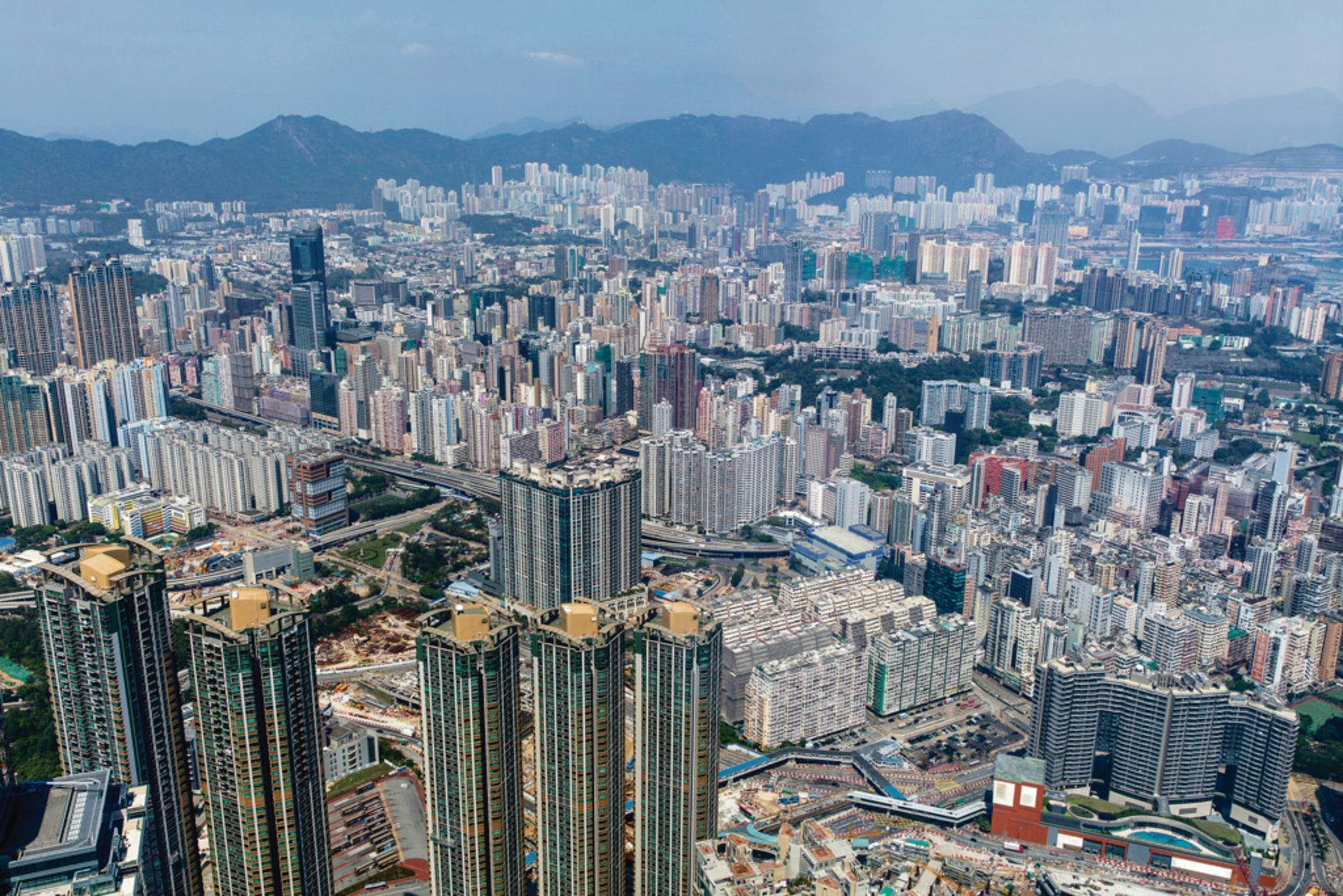 中美高层互动释放缓和信号,香港如何把握跨境金融与产业升级新机遇 中美高层互动释放缓和信号,香港如何把握跨境金融与产业升级新机遇