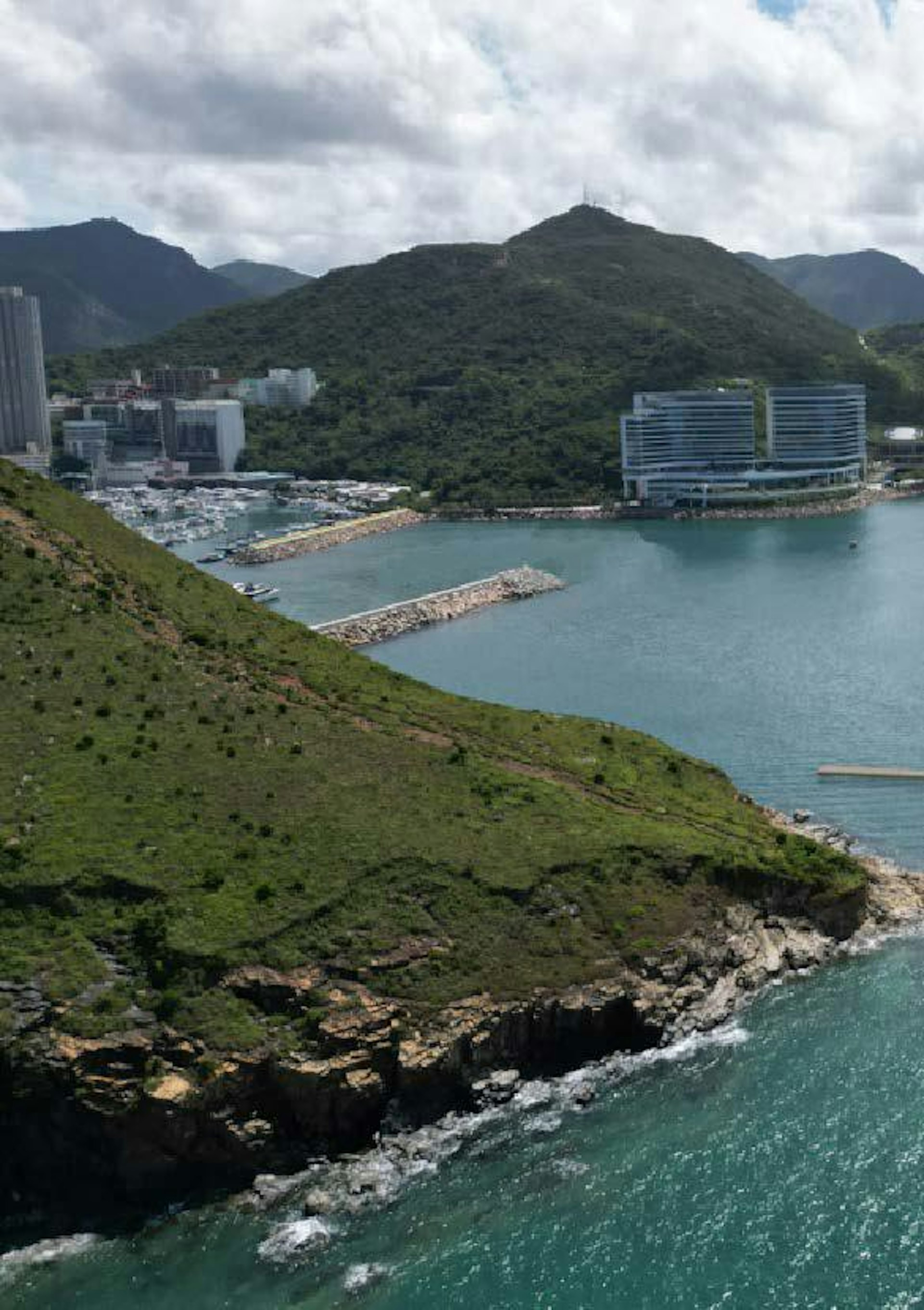 擴建香港仔避風塘初步設計下,將興建新防波堤。(模擬圖片) 擴建香港仔避風塘初步設計下,將興建新防波堤。(模擬圖片)