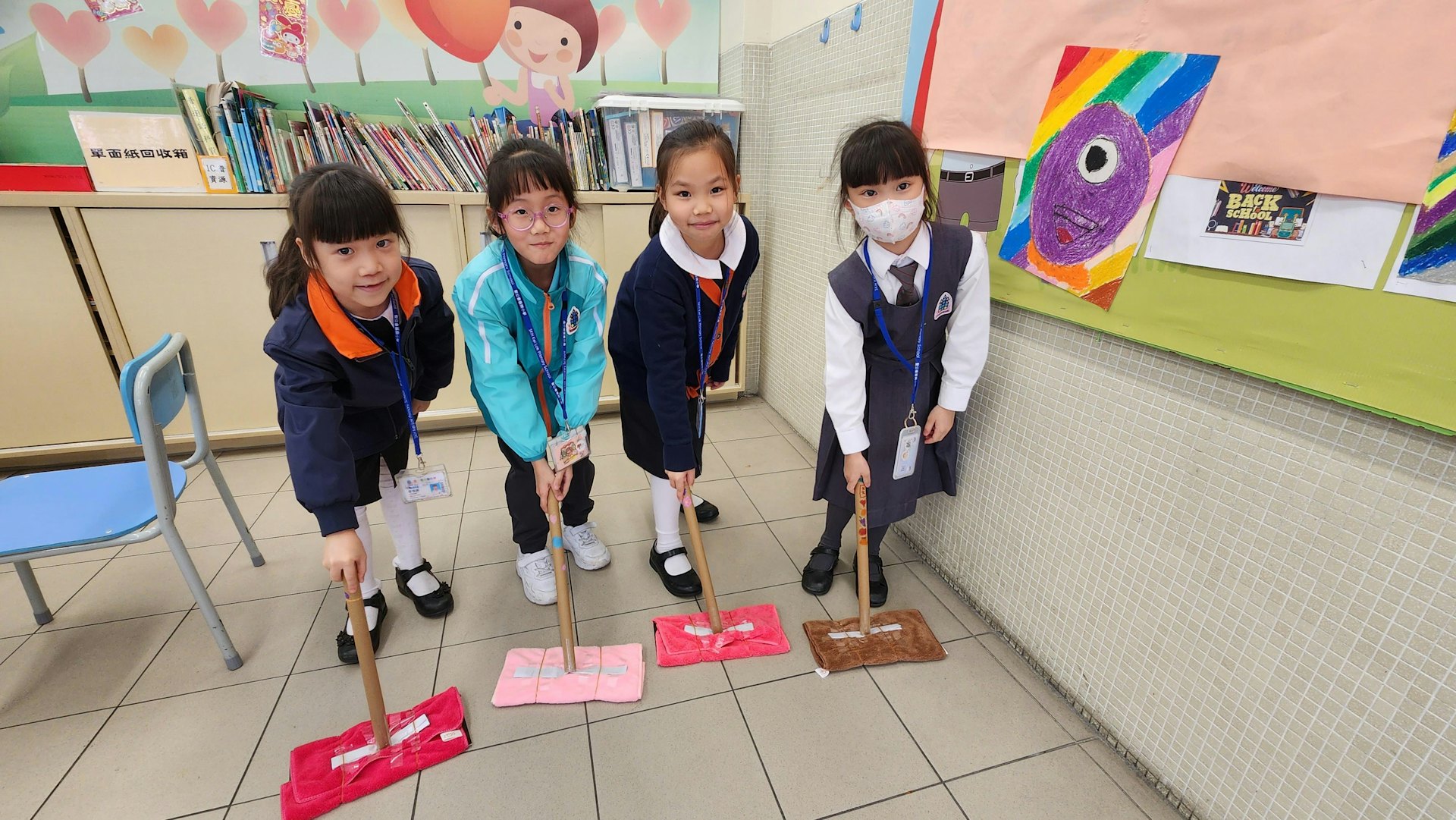 一年級同學製作家居打掃用品。(聖公會基樂小學提供) 一年級同學製作家居打掃用品。(聖公會基樂小學提供)
