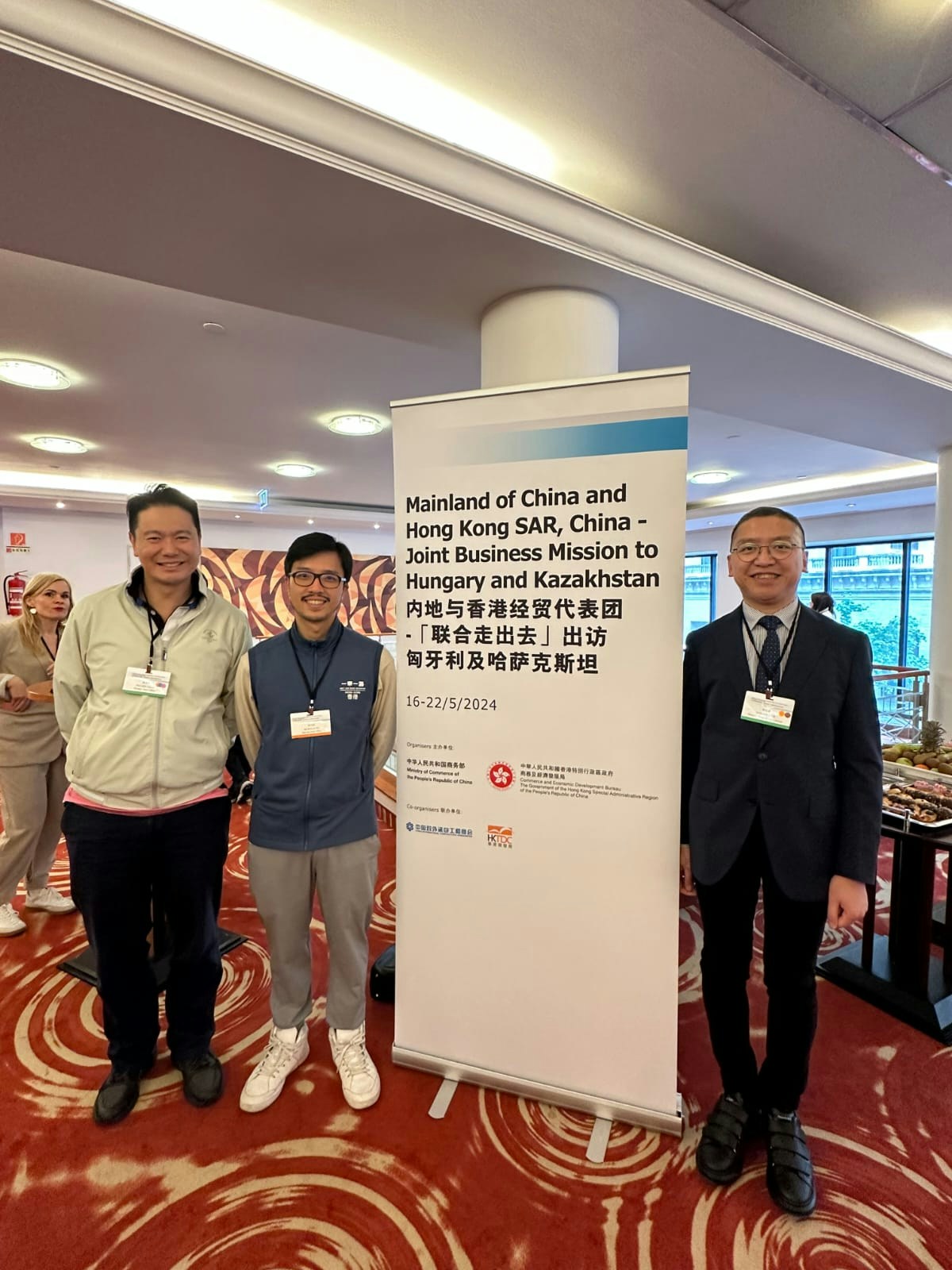 政府及貿發局組團訪匈牙利周浩鼎向當地工商界推廣香港專業服務