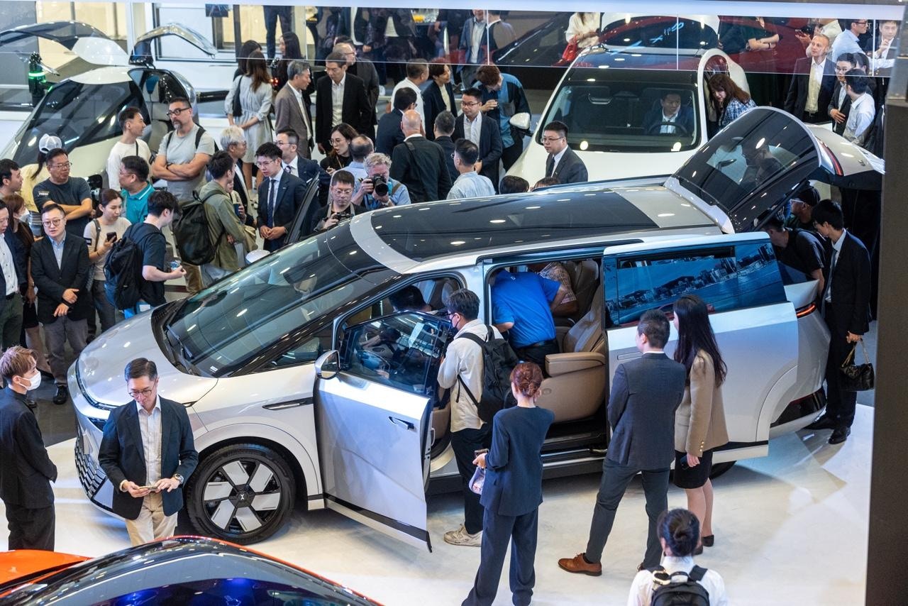 汽車股齊撐市小鵬MONA MO3面世48小時獲訂3萬輛股價勁升一成