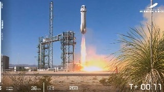 Jeff Bezos旗下藍色起源太空船載2人升空 太空艙順利降落 Jeff Bezos旗下藍色起源太空船載2人升空 太空艙順利降落