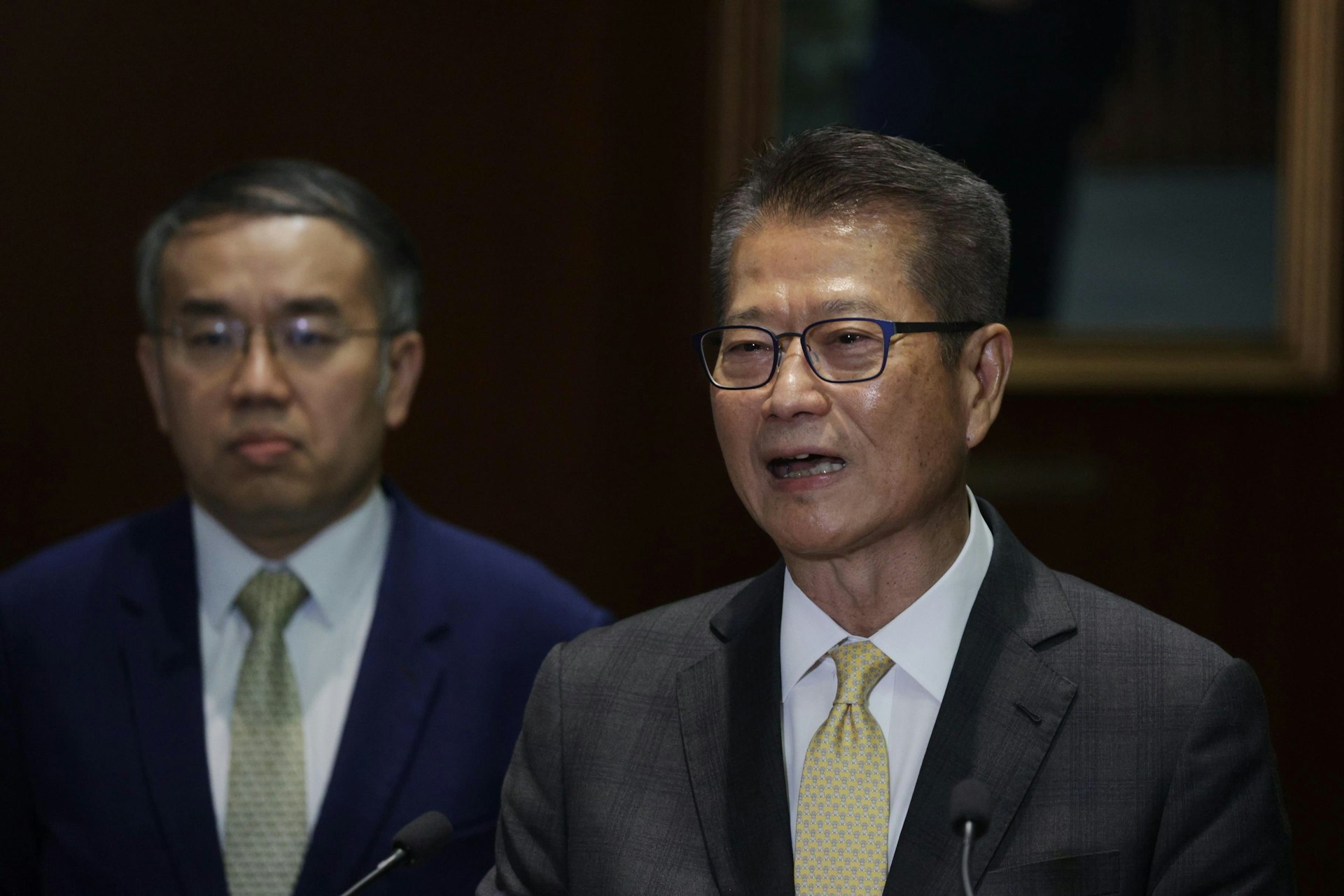 財政司司長陳茂波(右)(歐嘉樂攝) 財政司司長陳茂波(右)(歐嘉樂攝)