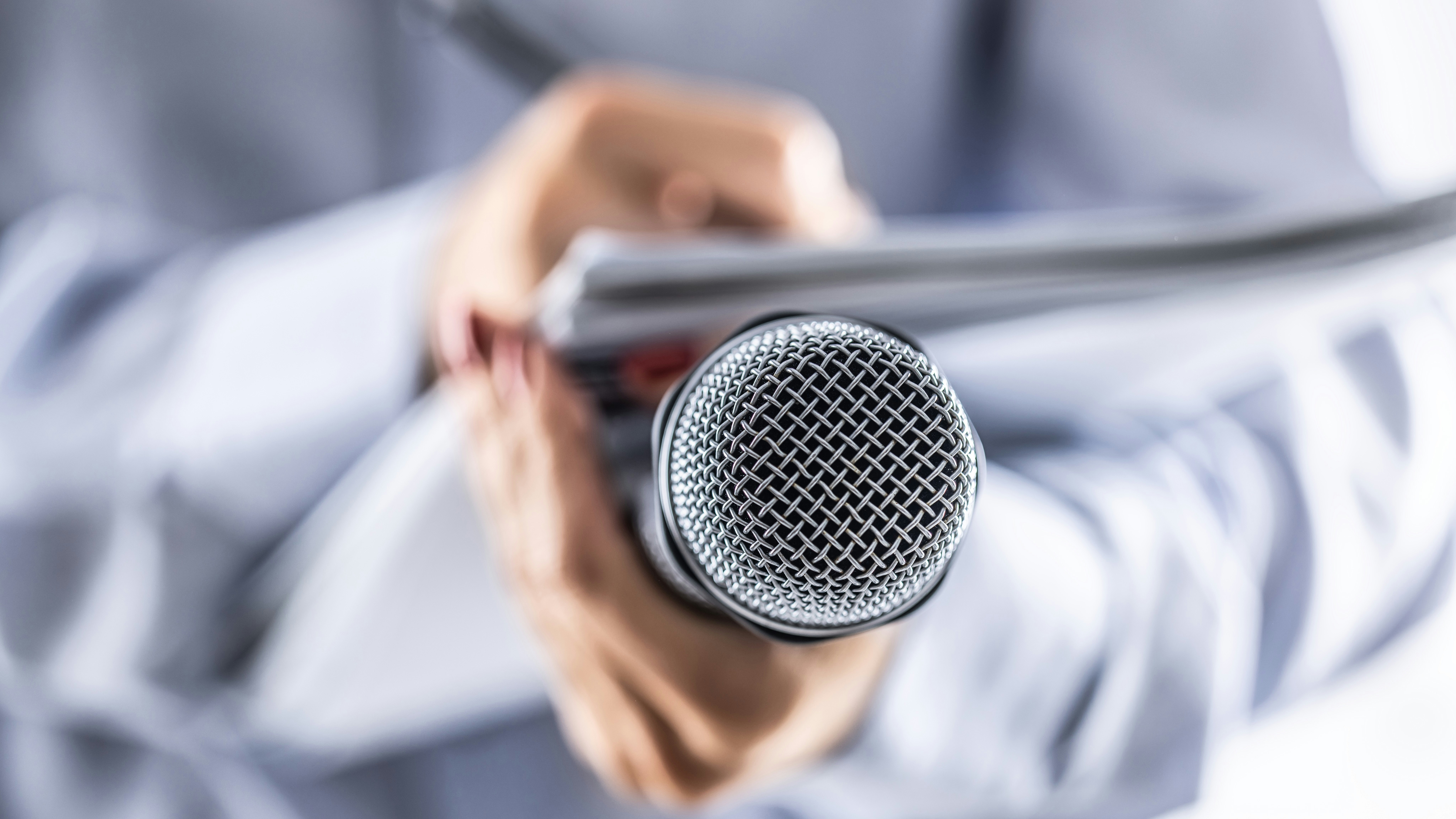 假扮記者監督違規企業非法獲利21萬6人犯敲詐勒索罪獲刑