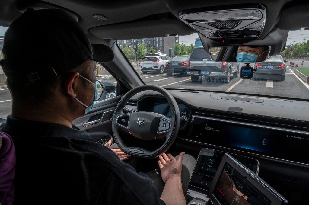 圖為2022年，中國互聯網巨頭百度在北京測試自動駕駛汽車。（Getty）