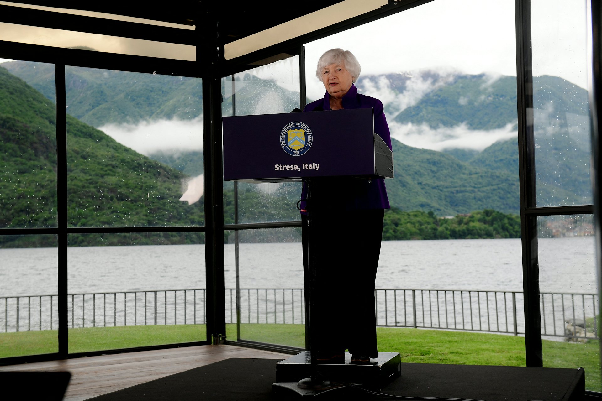 圖為2024年5月23日,意大利特雷薩(Stresa),美國財政部長耶倫(Janet Yellen)在G7財長和央行行長會議前的新聞發布會上做演講。(Reuters) 圖為2024年5月23日,意大利特雷薩(Stresa),美國財政部長耶倫(Janet Yellen)在G7財長和央行行長會議前的新聞發布會上做演講。(Reuters)