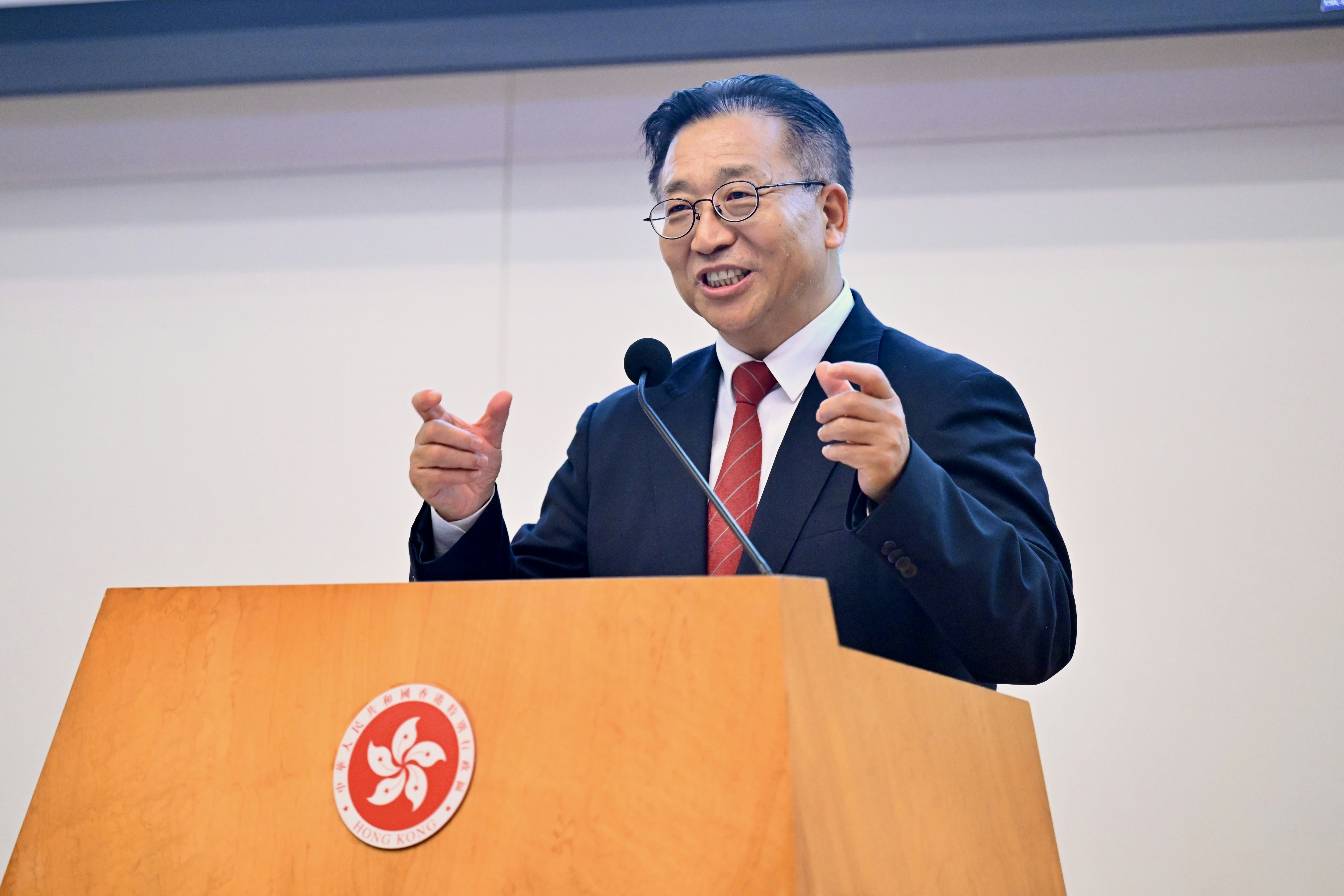 崔建春率駐港領事團及商界訪海南　李永勝：全力推進自貿區建設