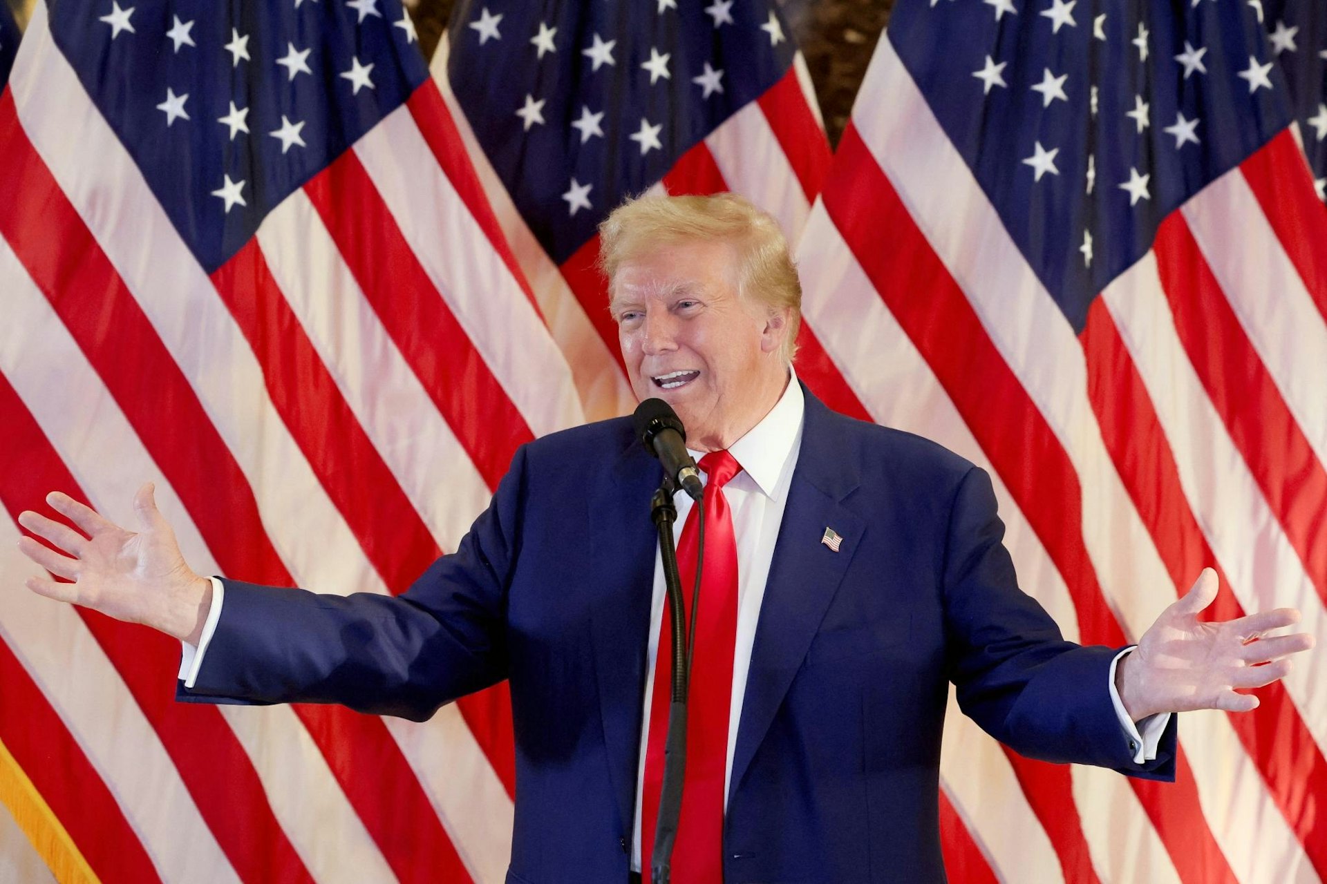 2024年5月31日,美國共和黨總統參選人、美國前總統特普(Donald Trump,又譯川普)在特朗普大樓出席記者會。特朗普競選團隊31日晚發表聲明說,掩口費案裁決30日宣布後,他們在24小時內籌到5,280萬美元。(Reuters) 2024年5月31日,美國共和黨總統參選人、美國前總統特普(Donald Trump,又譯川普)在特朗普大樓出席記者會。特朗普競選團隊31日晚發表聲明說,掩口費案裁決30日宣布後,他們在24小時內籌到5,280萬美元。(Reuters)