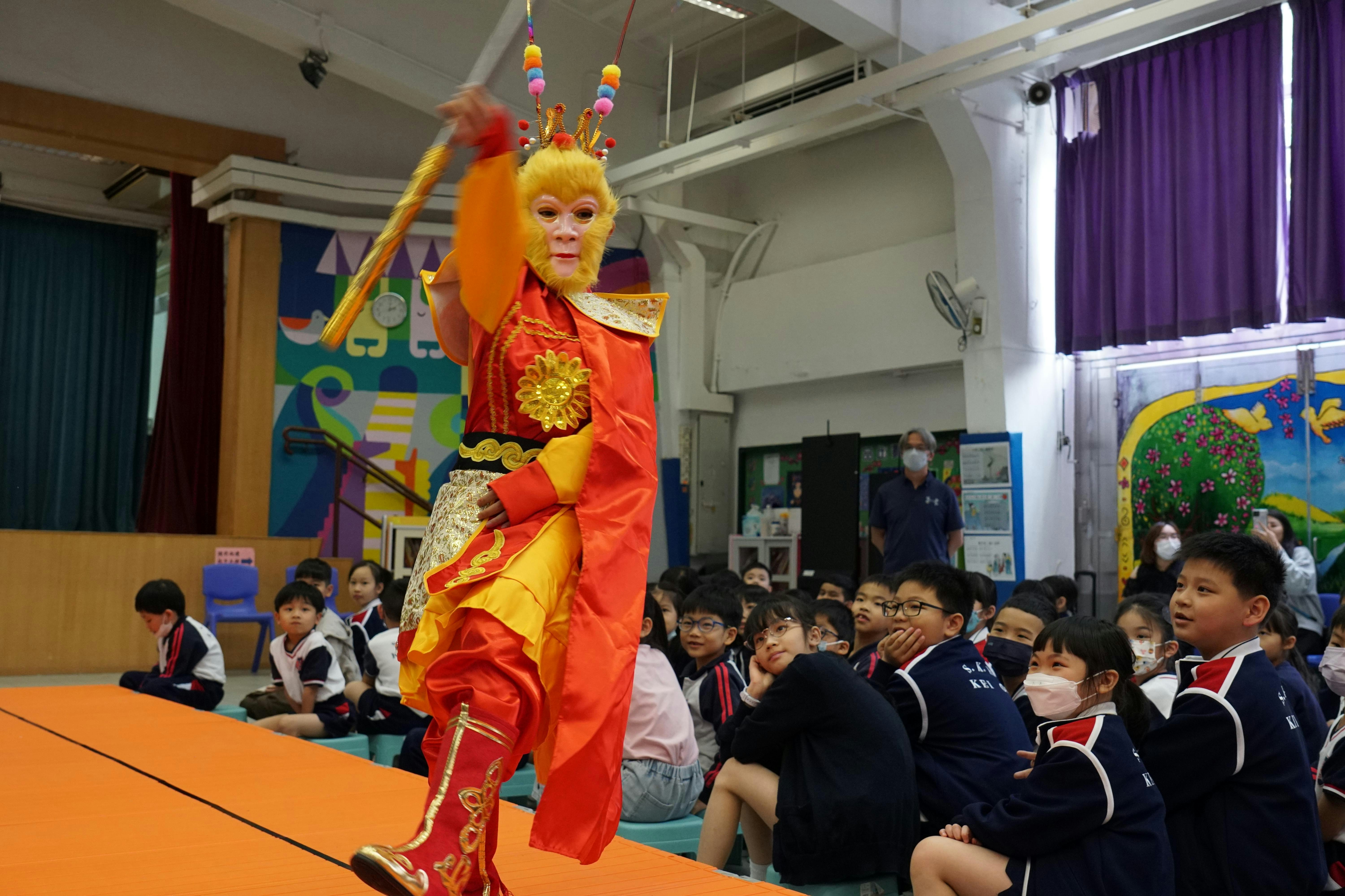 學校給予學生不同的平台展示創意，讓他們自由發揮。（張樂霈校長提供）