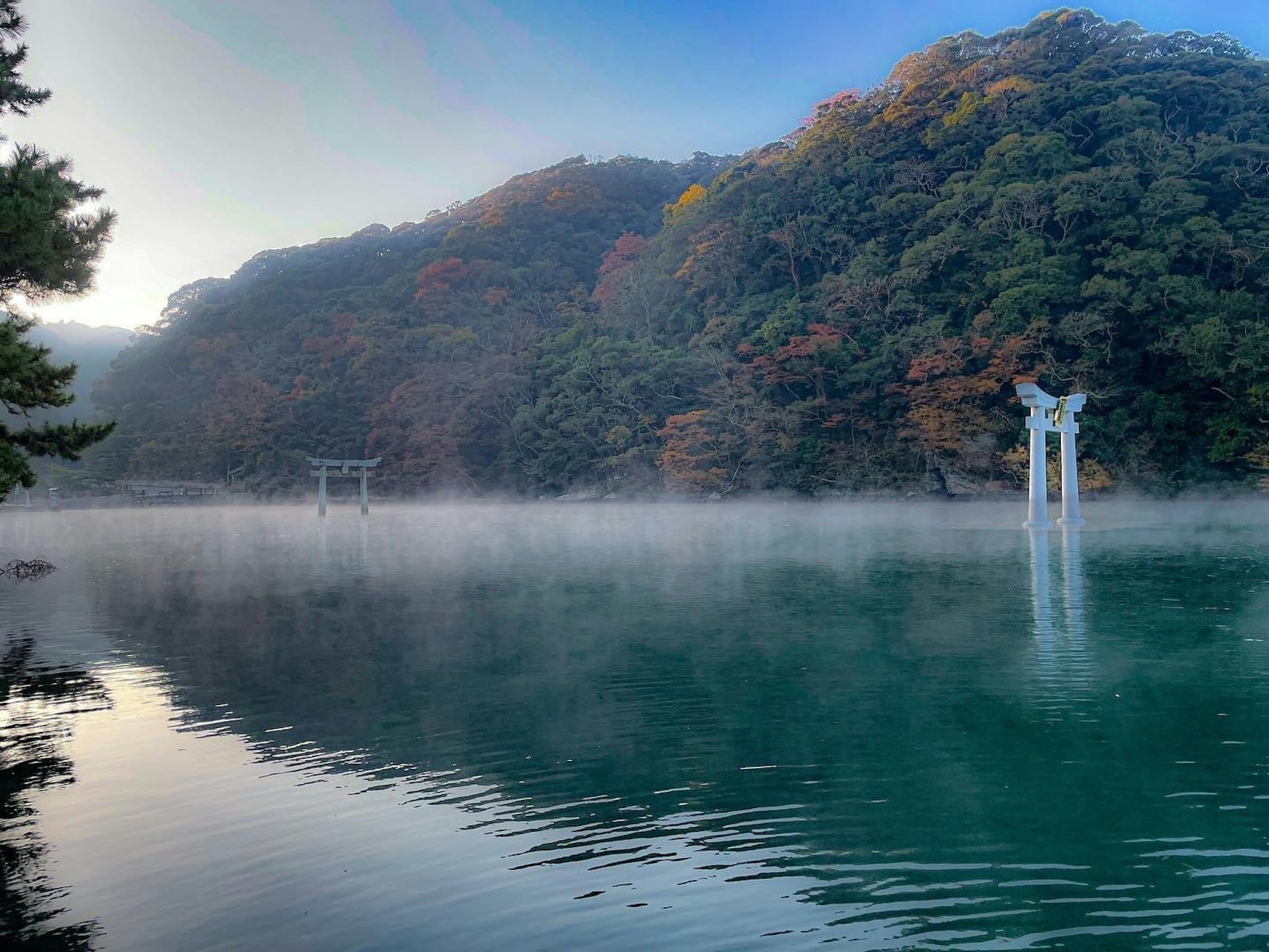 日本長崎縣對馬市的和多都美神社(渡津神社)超過千年歷史、擁有神祕氛圍的絕美海中鳥居,吸引不少人到當地觀光。(和多都美神社官網) 日本長崎縣對馬市的和多都美神社(渡津神社)超過千年歷史、擁有神祕氛圍的絕美海中鳥居,吸引不少人到當地觀光。(和多都美神社官網)