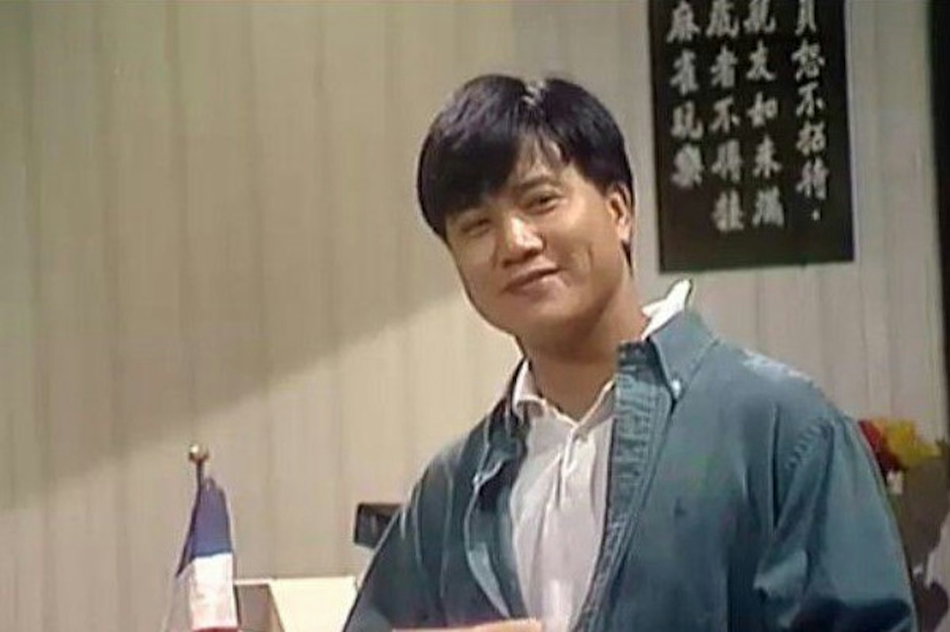 69岁万梓良爱国短片再度走红 边拖地边呼吁强健体魄做爱国演员 69岁万梓良爱国短片再度走红 边拖地边呼吁强健体魄做爱国演员
