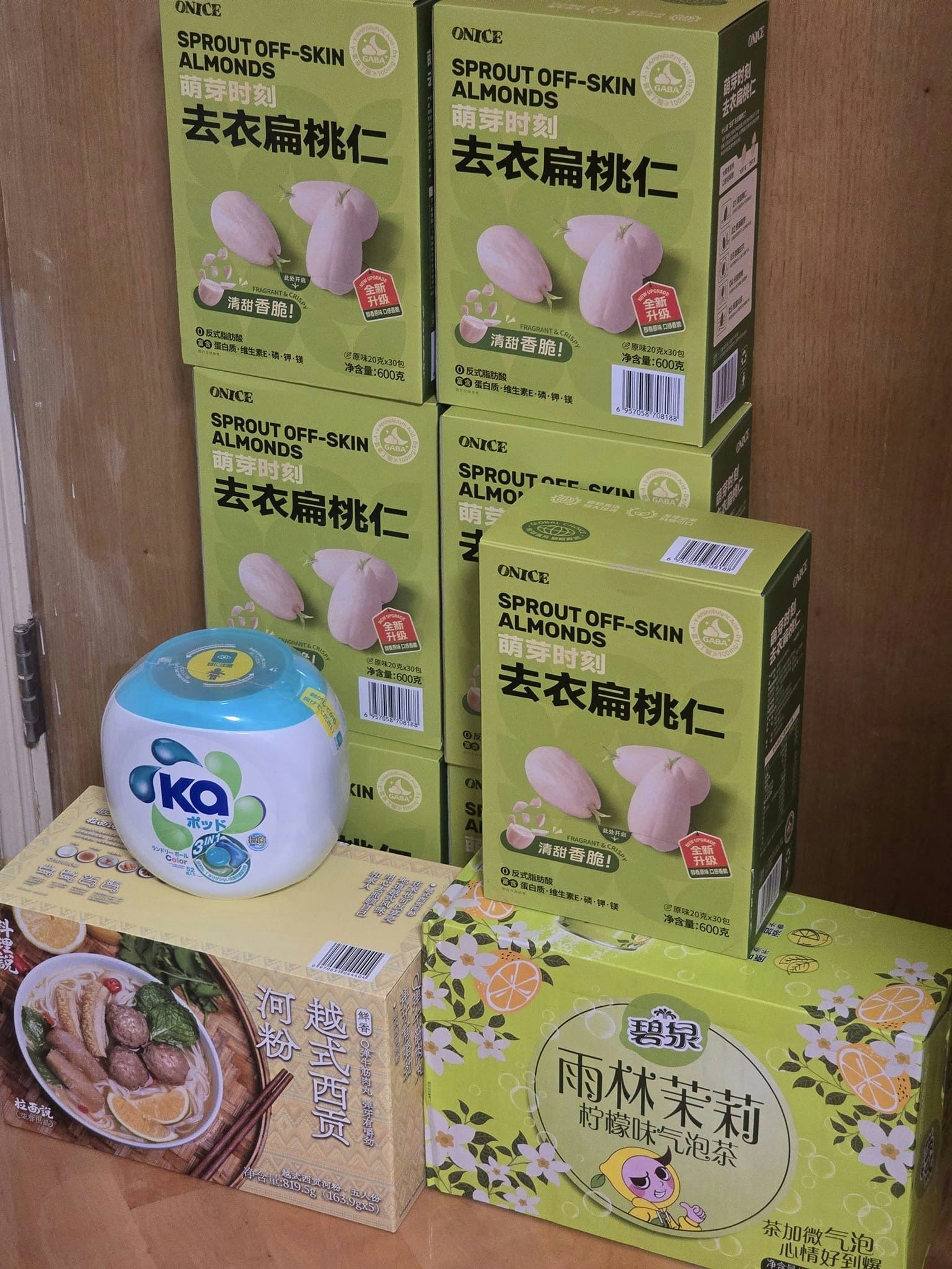 有男网民分享「战利品」，他买了两大箱货品，主要是食品和茶饮，运送纸箱和包装尚算「企理」完整。（Facebook群组「山姆会员商店一香港人群组」）