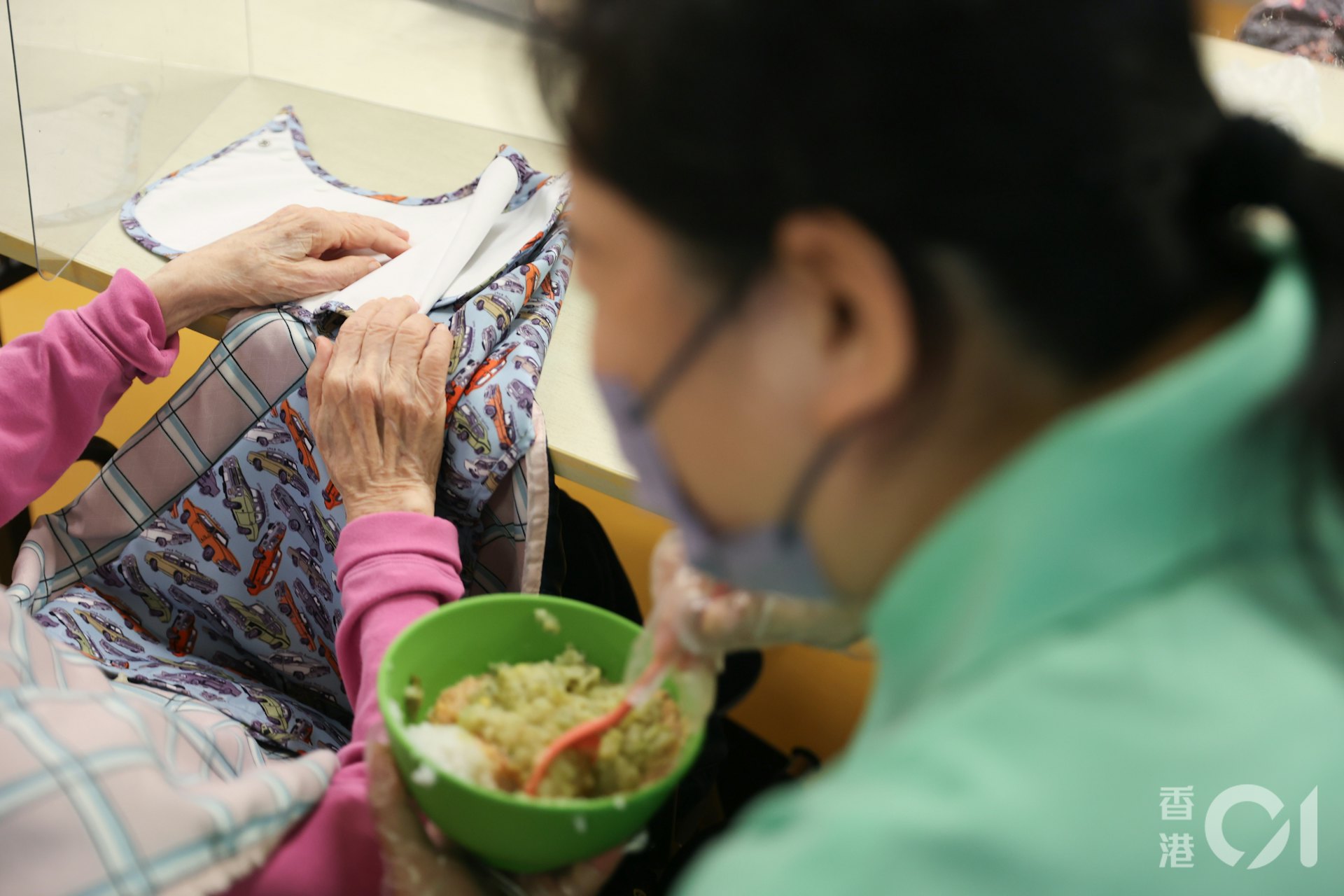 政府2023年6月推出多個行業計劃,包括院舍輸入護理員特別計劃。(黃浩謙攝) 政府2023年6月推出多個行業計劃,包括院舍輸入護理員特別計劃。(黃浩謙攝)