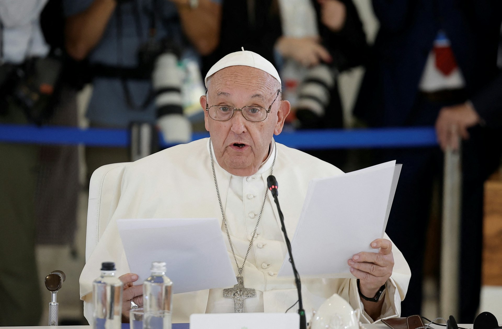 2024年6月14日,教宗方濟各在意大利舉行的七國集團(G7)峰會出席關於人工智能(AI)、能源、非洲和地中海等議題的會議。(Reuters)