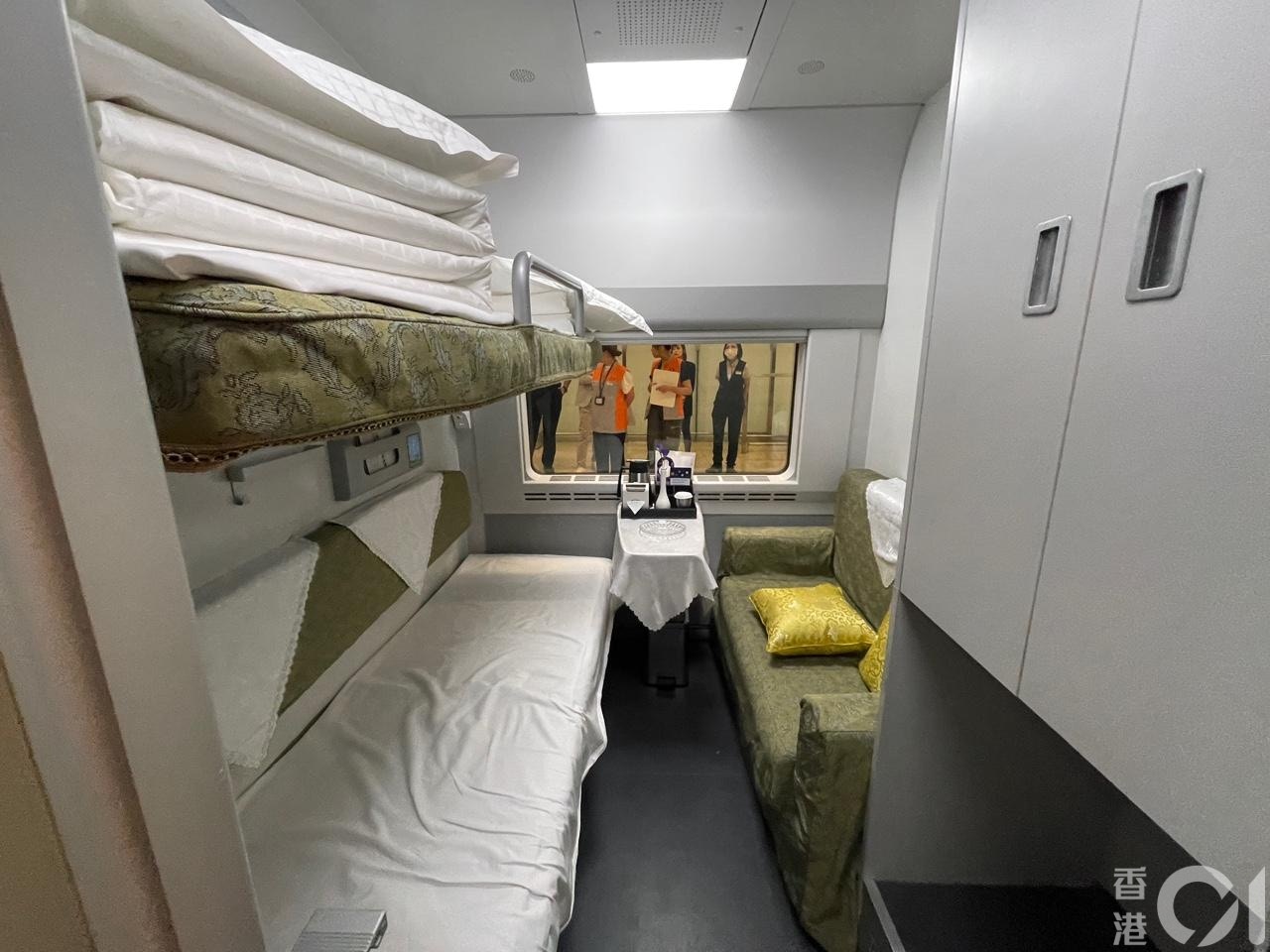 6月15日，往上海的动卧列车才有高级卧铺，内设上下及一张沙发。（潘耀升摄）