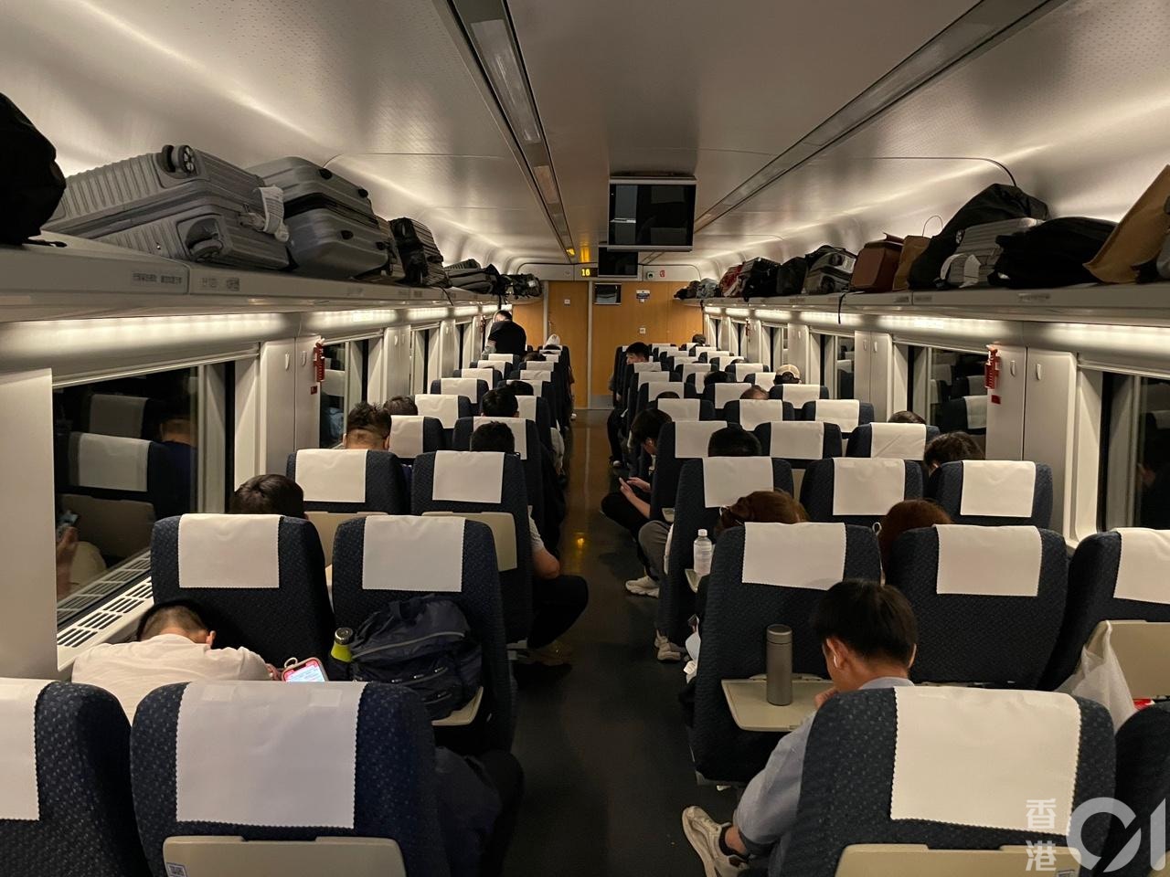 6月15日，往上海的动卧列车上，也有乘客选择二等座，车票682港元。（潘耀升摄）