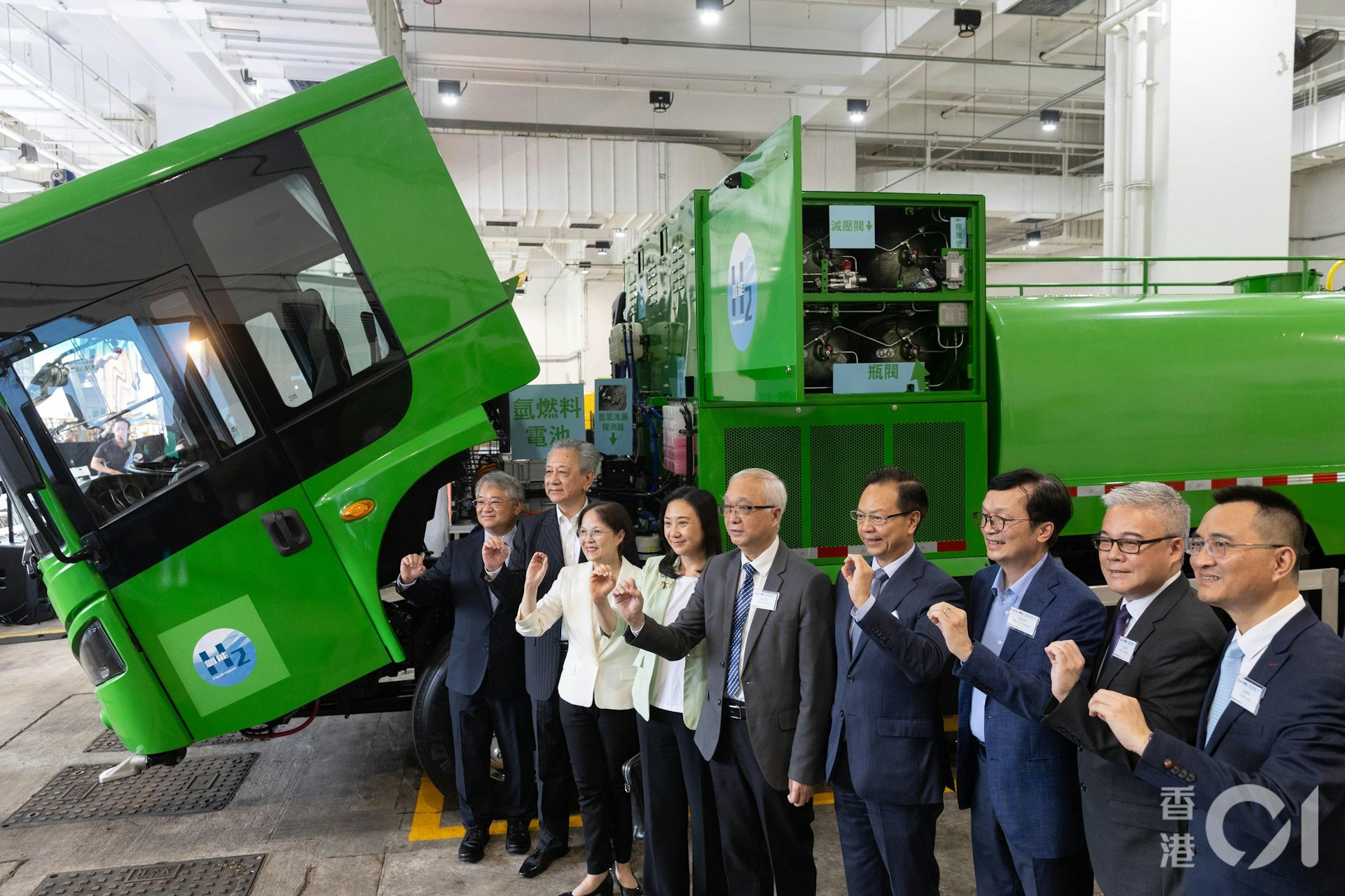 環境及生態局發表《香港氫能發展策略》,策略提出今年下半年將啟動三輛氫能洗街車試驗計劃。(廖雁雄攝) 環境及生態局發表《香港氫能發展策略》,策略提出今年下半年將啟動三輛氫能洗街車試驗計劃。(廖雁雄攝)