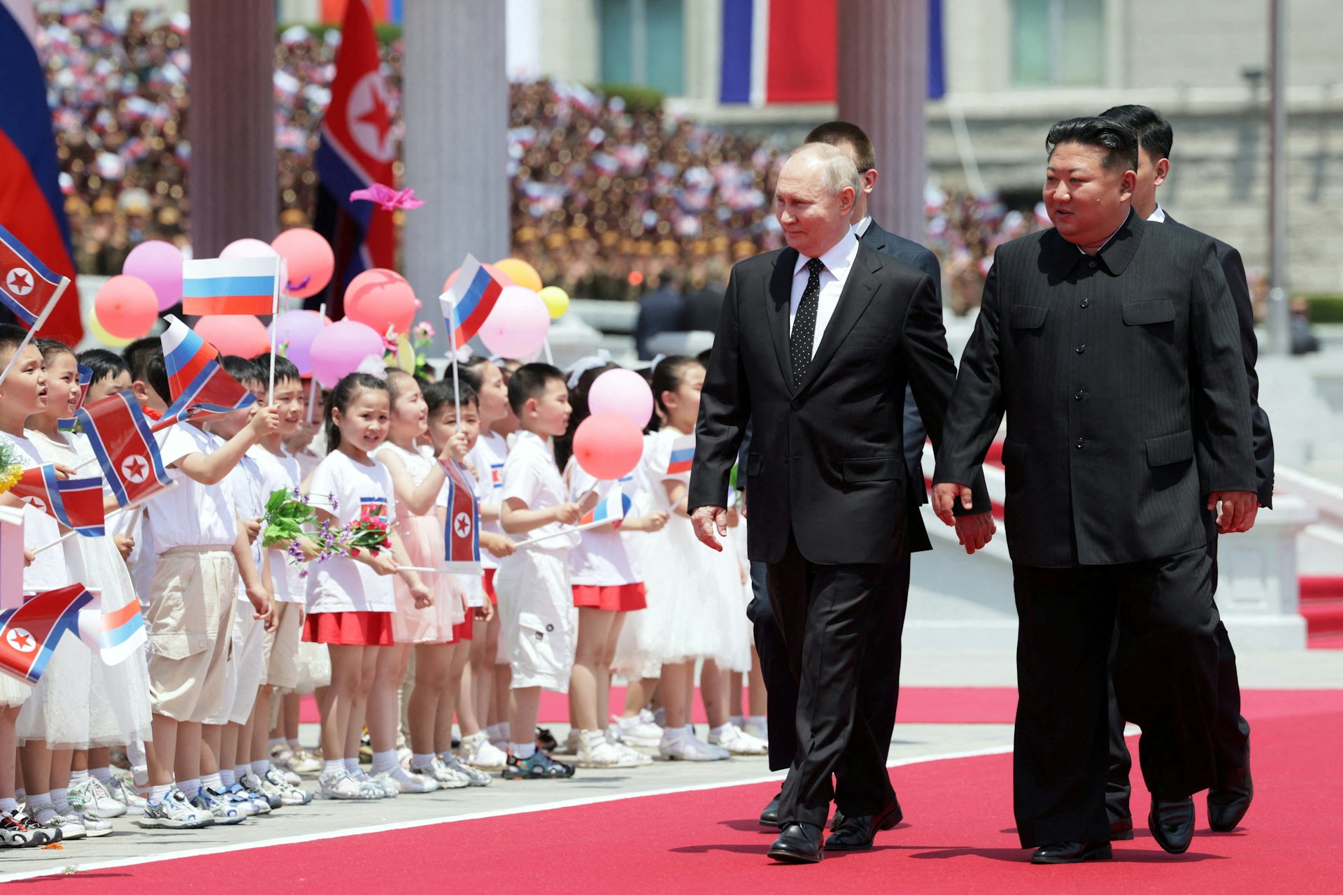 2024年6月19日,朝鮮平壤金日成廣場放飛氣球,歡迎俄羅斯總統普京到訪。(Reuters) 2024年6月19日,朝鮮平壤金日成廣場放飛氣球,歡迎俄羅斯總統普京到訪。(Reuters)