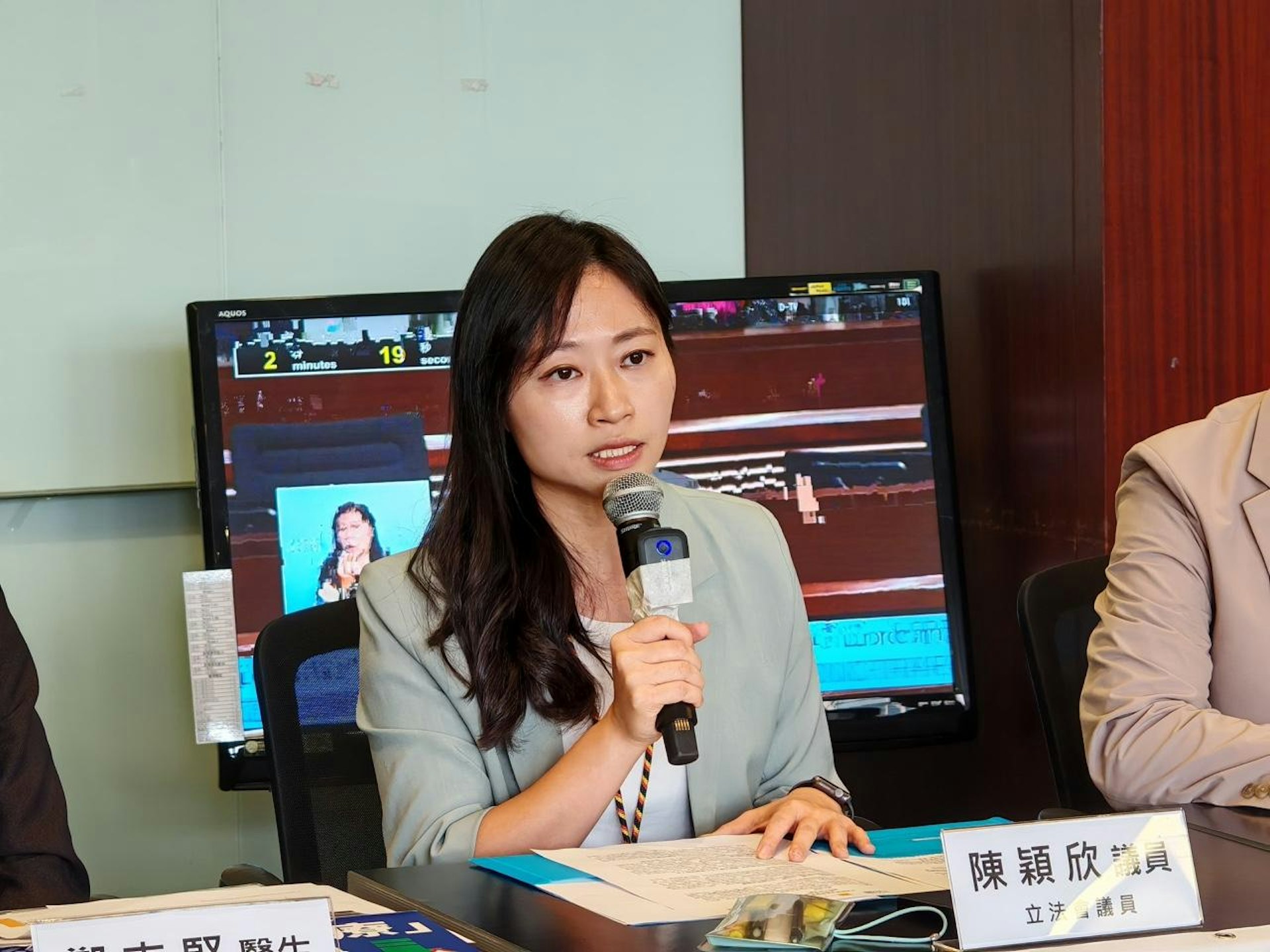 工聯會副理事長、立法會議員陳穎欣今天(19日)聯同癌症病人組織「同路人同盟」開記者會,促請政府盡快將肺癌「術後免疫治療」納入安全網。(工聯會提供相片) 工聯會副理事長、立法會議員陳穎欣今天(19日)聯同癌症病人組織「同路人同盟」開記者會,促請政府盡快將肺癌「術後免疫治療」納入安全網。(工聯會提供相片)