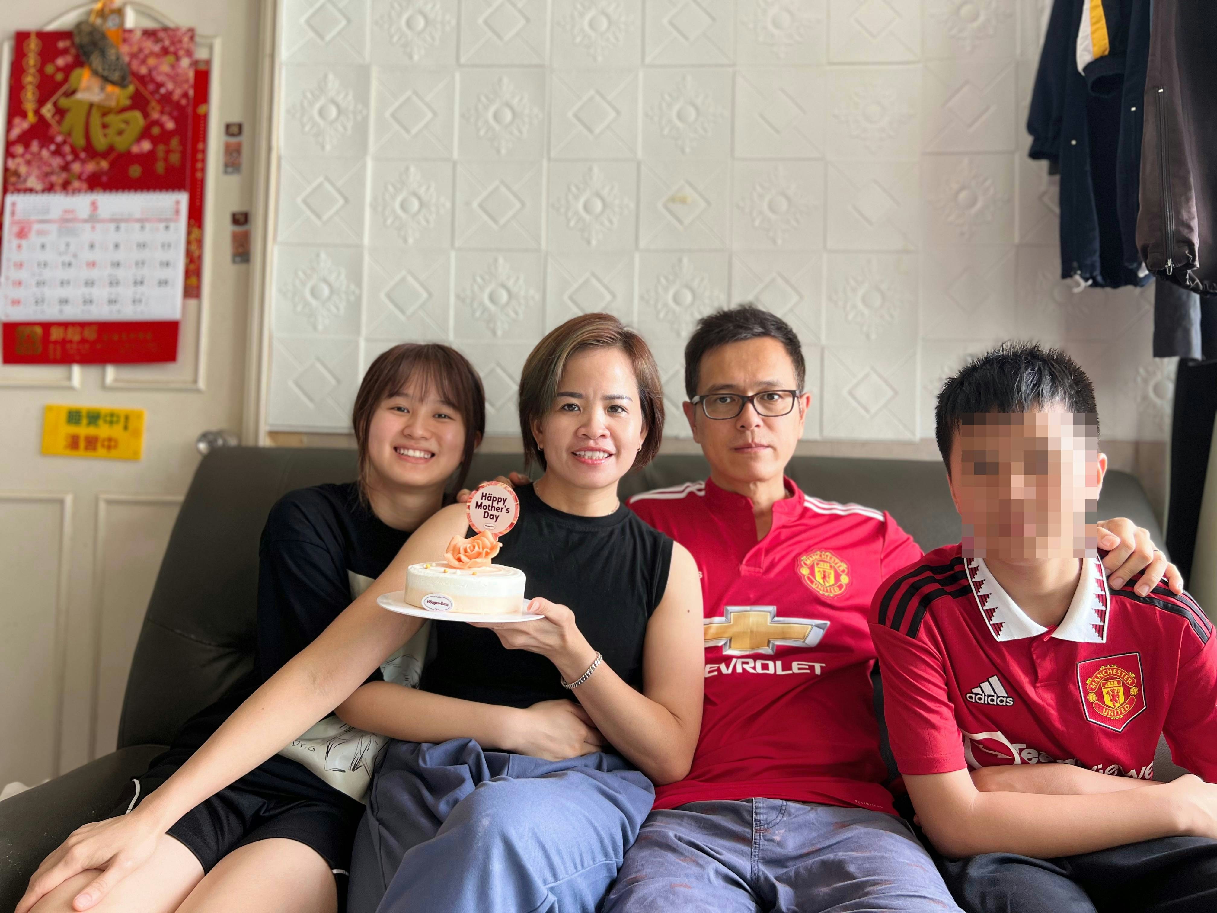 詠嫻與父母胞弟關係非常親密，是一個充滿愛的家庭。（受訪者提供圖片）