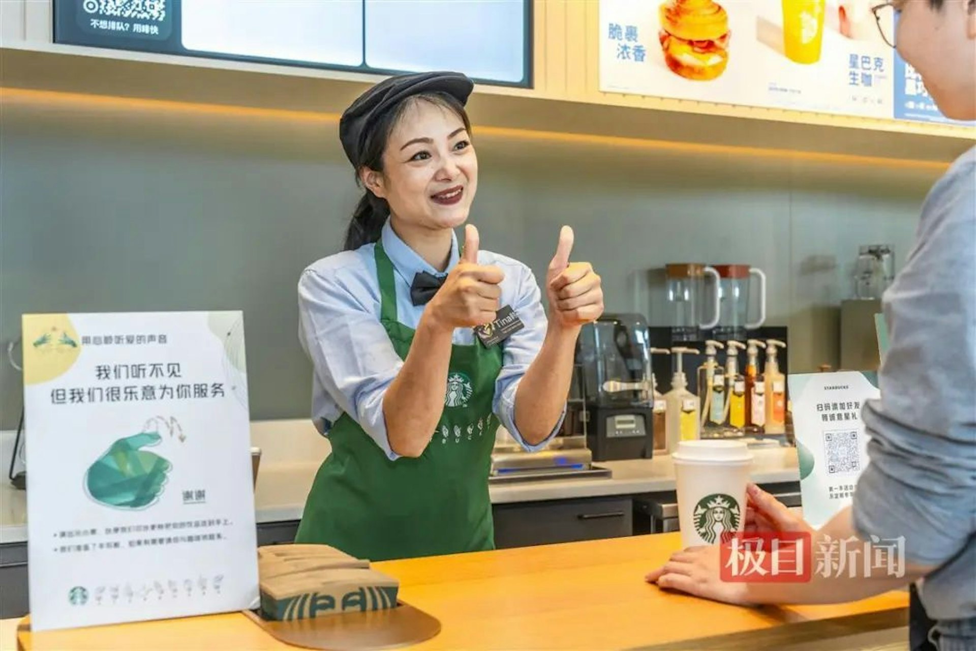 「天使夥伴」用手語說「謝謝」。(極目新聞) 「天使夥伴」用手語說「謝謝」。(極目新聞)