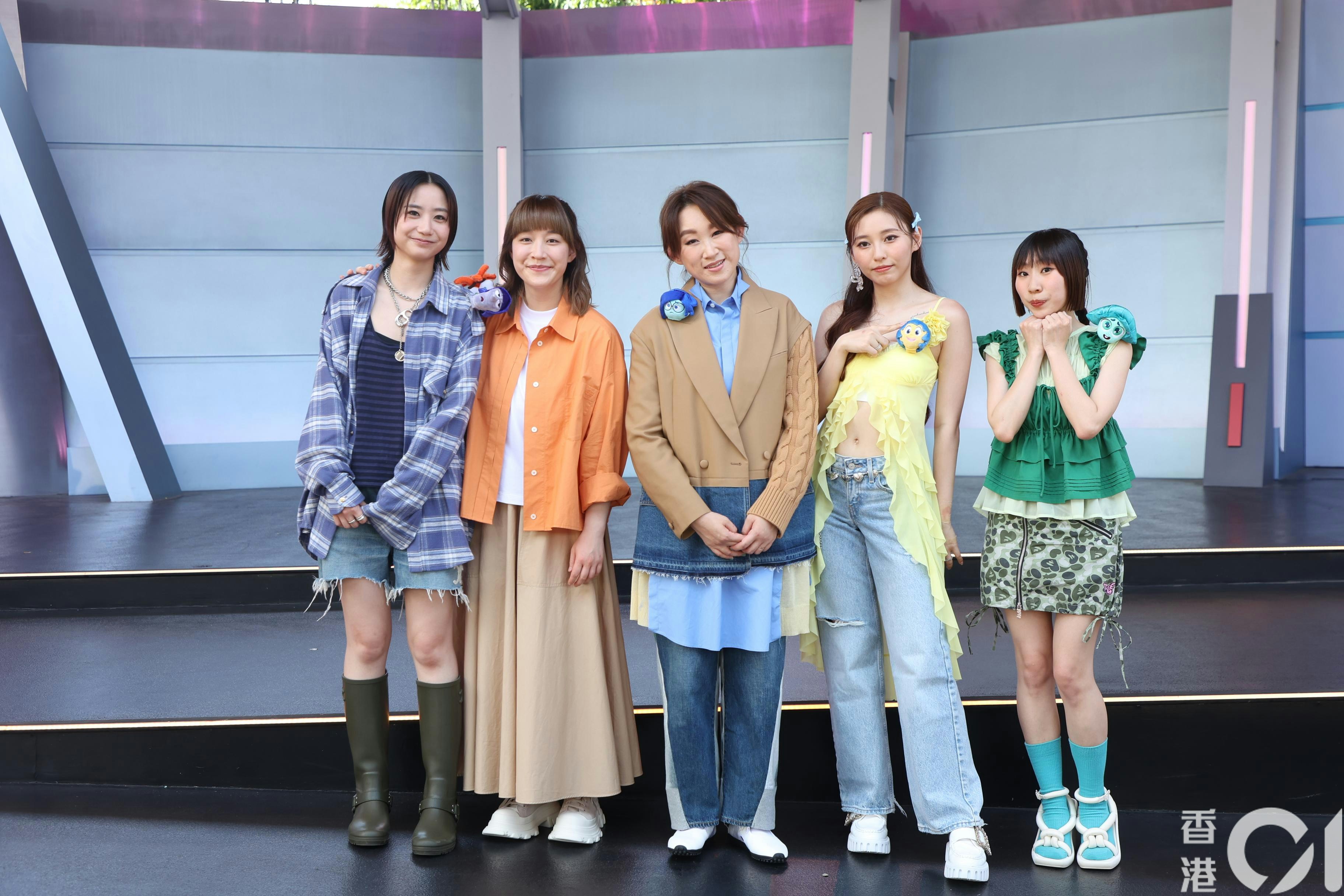 迪士尼彼思新作《玩轉腦朋友2》廣東話配音演員王菀之、Ivy So蘇雅琳、阿正黃正宜、鄧麗英及Gigi張蔓姿現身迪士尼樂園進行宣傳！（葉志明　攝）