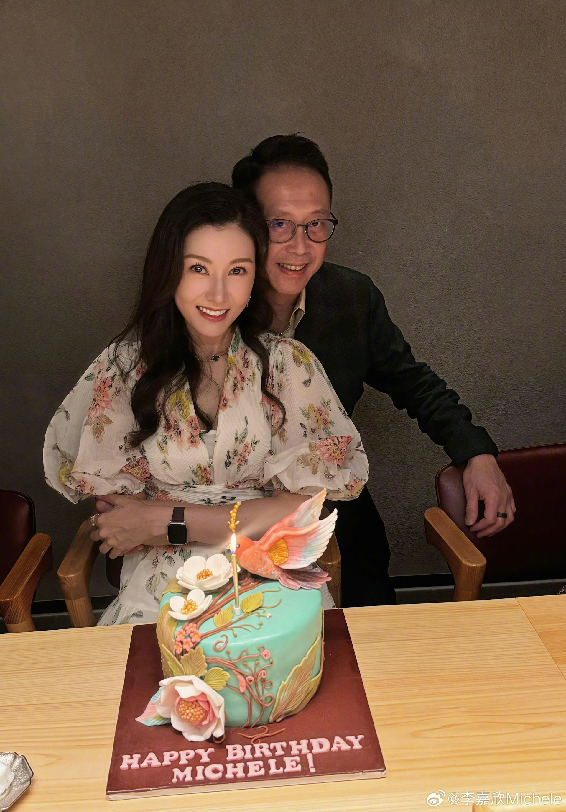 李嘉欣與老公許晉亨甜蜜慶生。(微博@李嘉欣Michele) 李嘉欣與老公許晉亨甜蜜慶生。(微博@李嘉欣Michele)