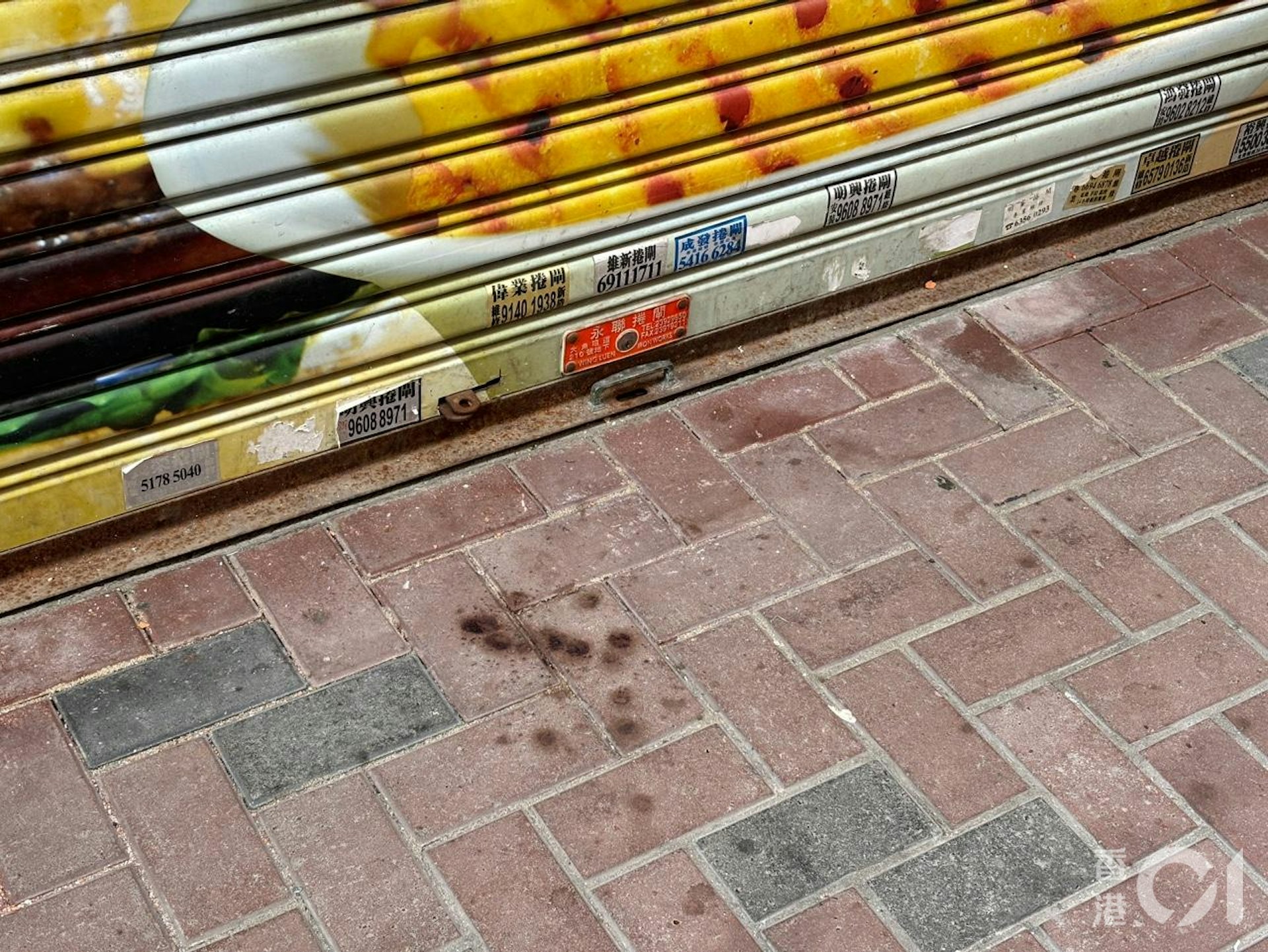 至今日(6月22日)地上仍有血跡。(陳麗娟攝)