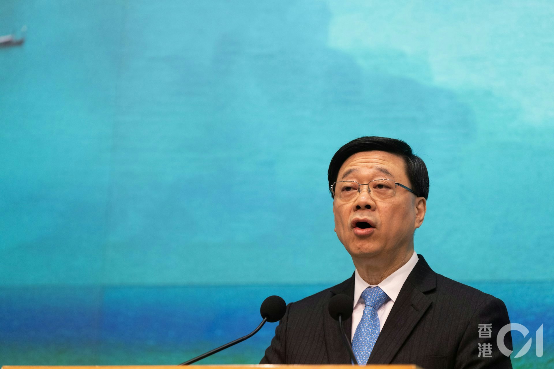 李家超指,本港經濟由他上任時的負增長到現時走向正增長,勢頭平穩發展。(資料圖片) 李家超指,本港經濟由他上任時的負增長到現時走向正增長,勢頭平穩發展。(資料圖片)