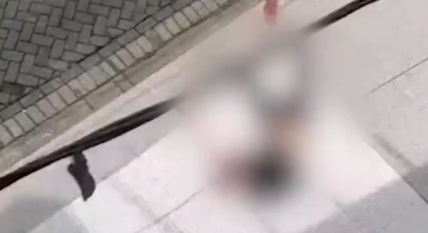 女子在健身房使用跑步機時，意外從開著的窗戶墜落三樓身亡。（X@IDNTimesKaltim）